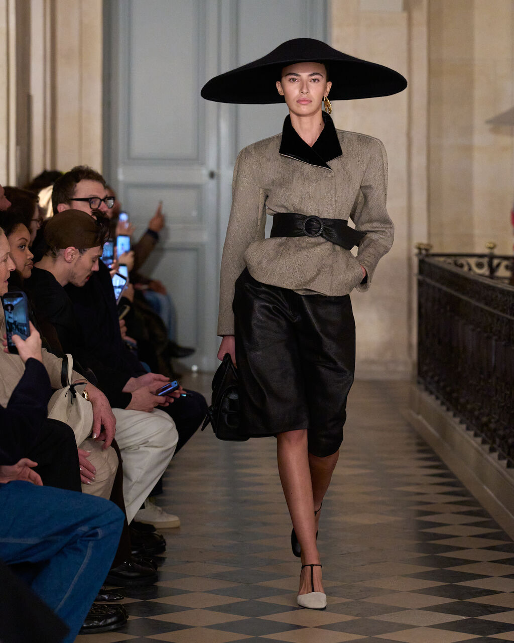 Look 13