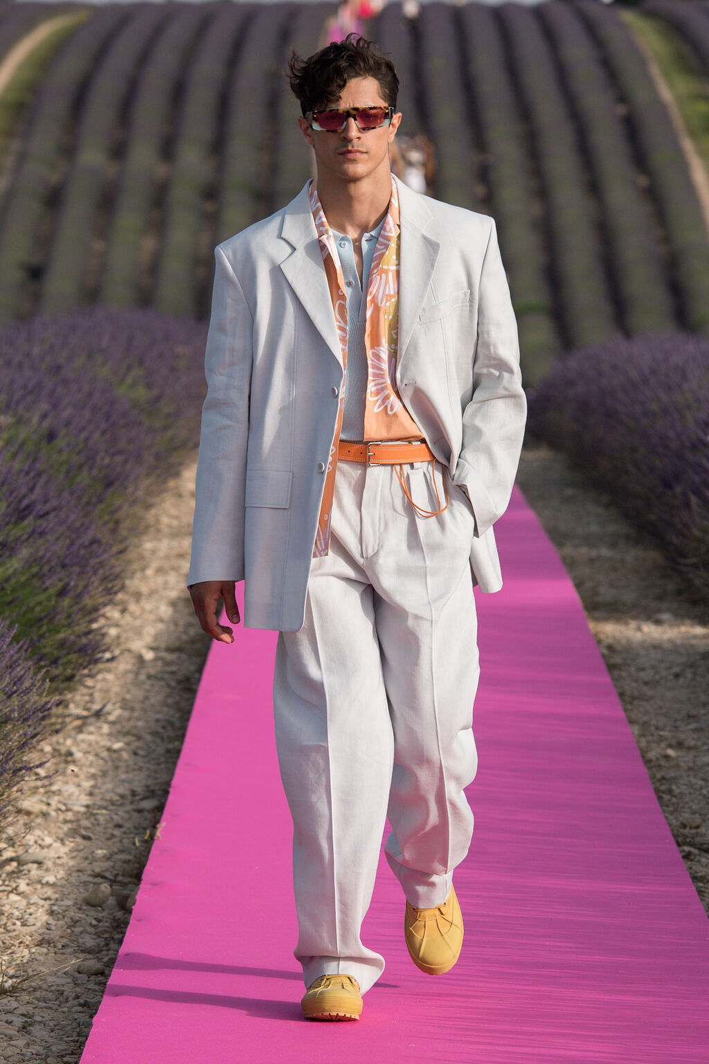Look 16