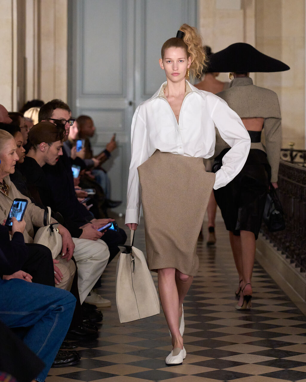 Look 15