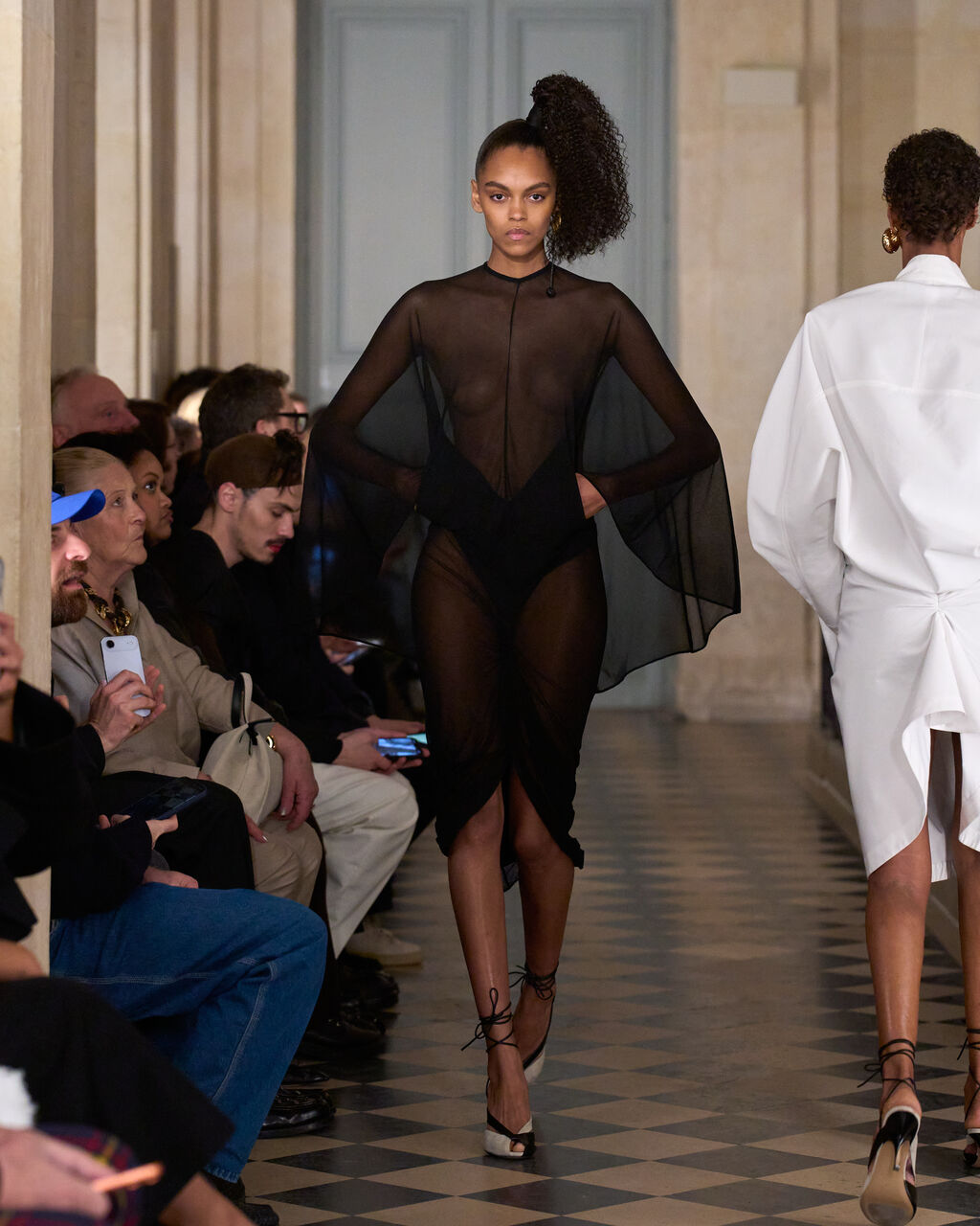 Look 10