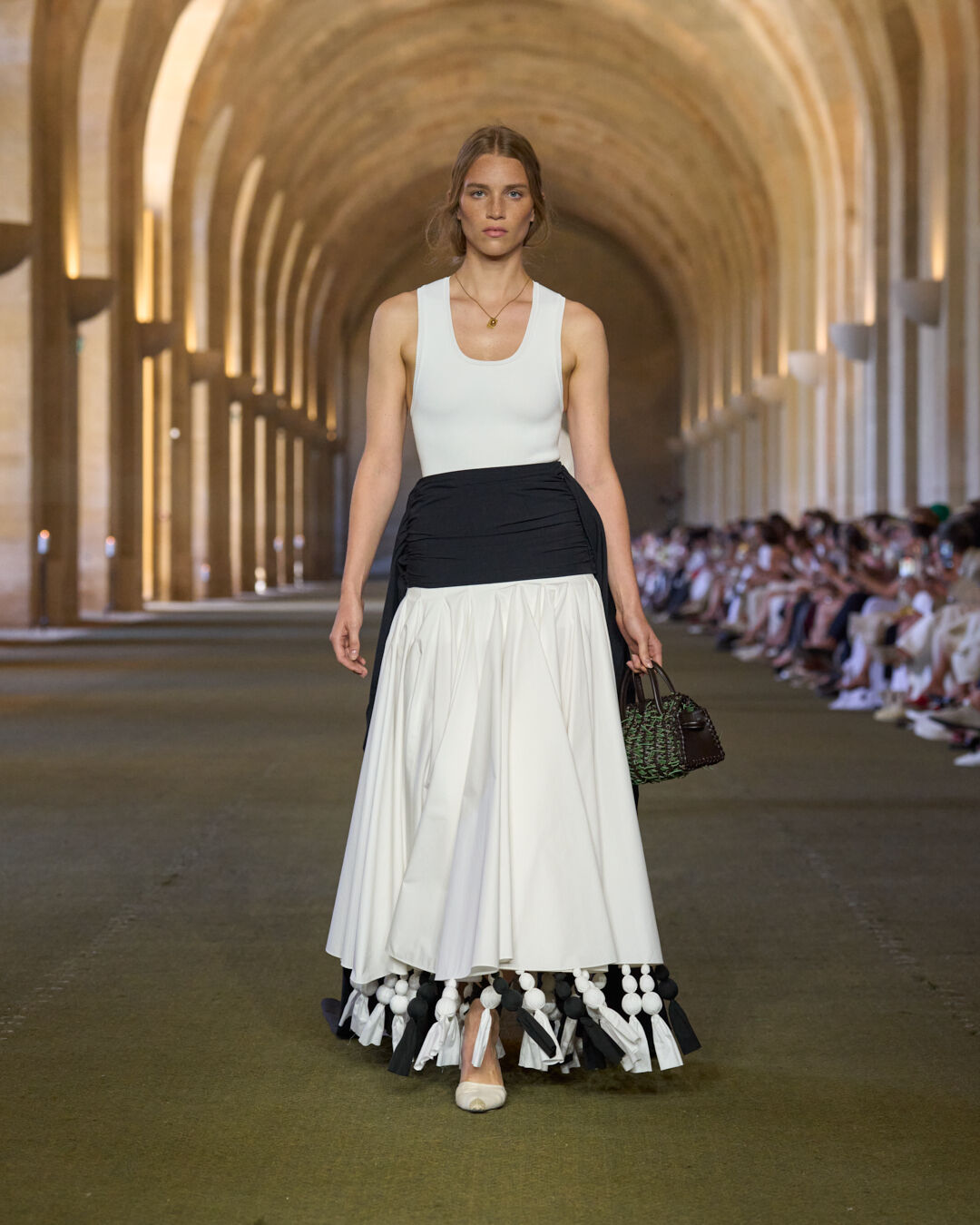 Look 16