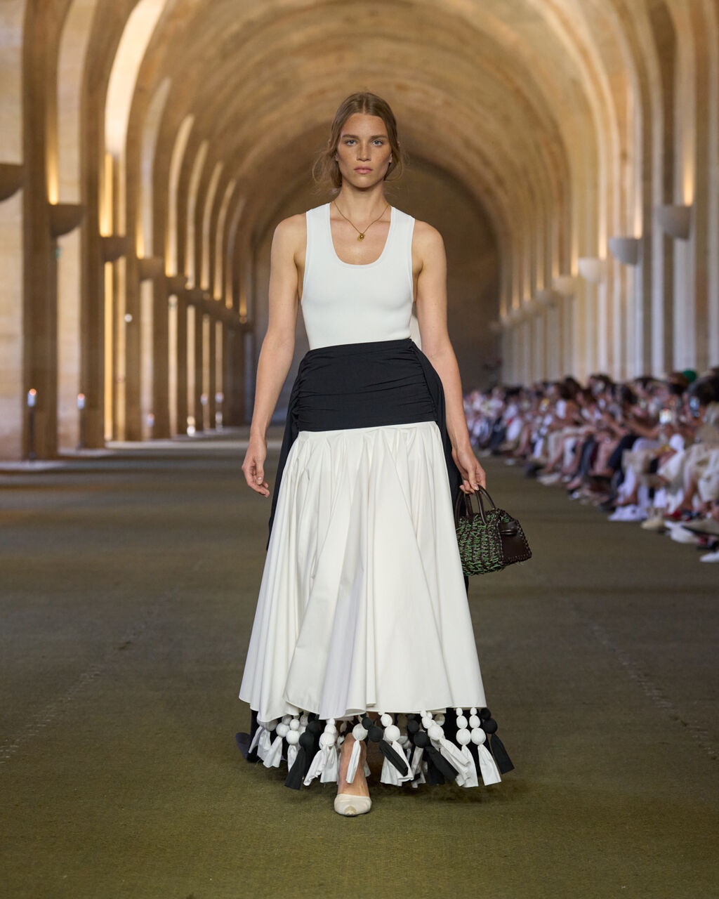 Look 16