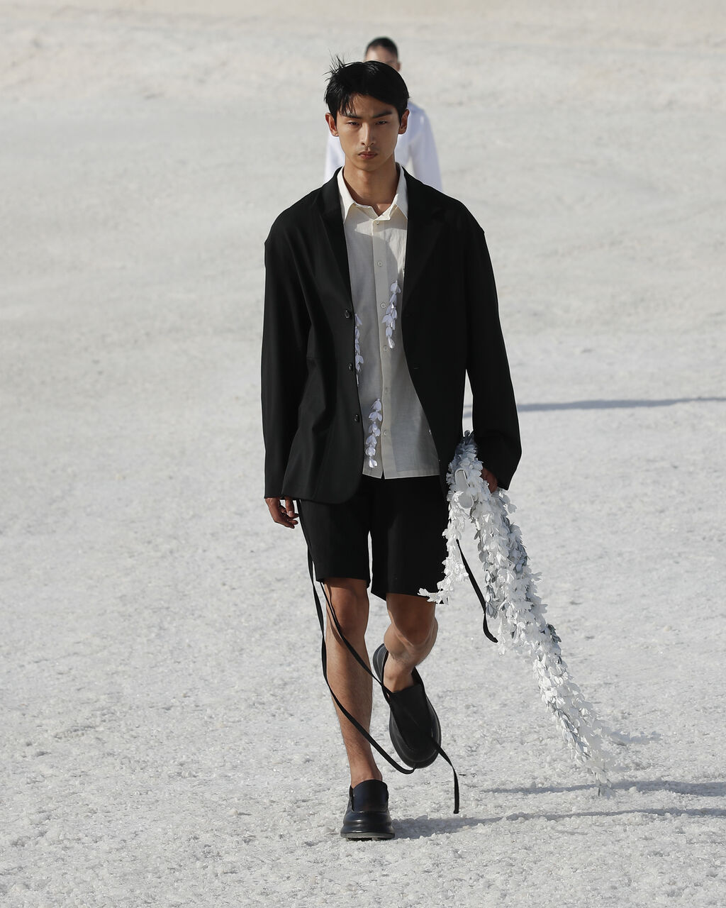 Look 16
