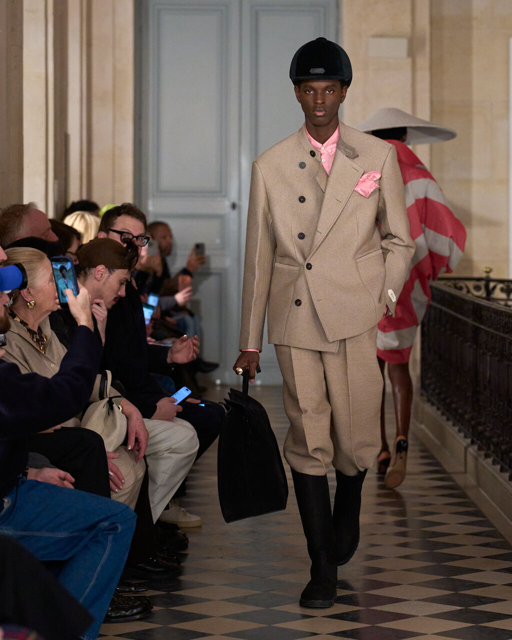Look 16