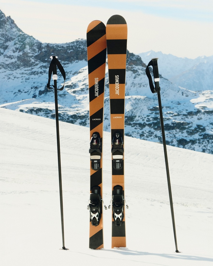 The skis Jacquemus + Lacroix
