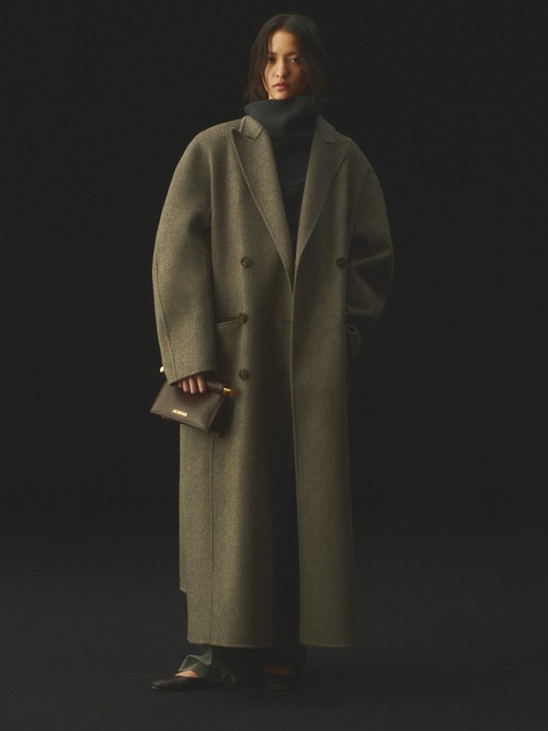 The small Rond Carré clutch