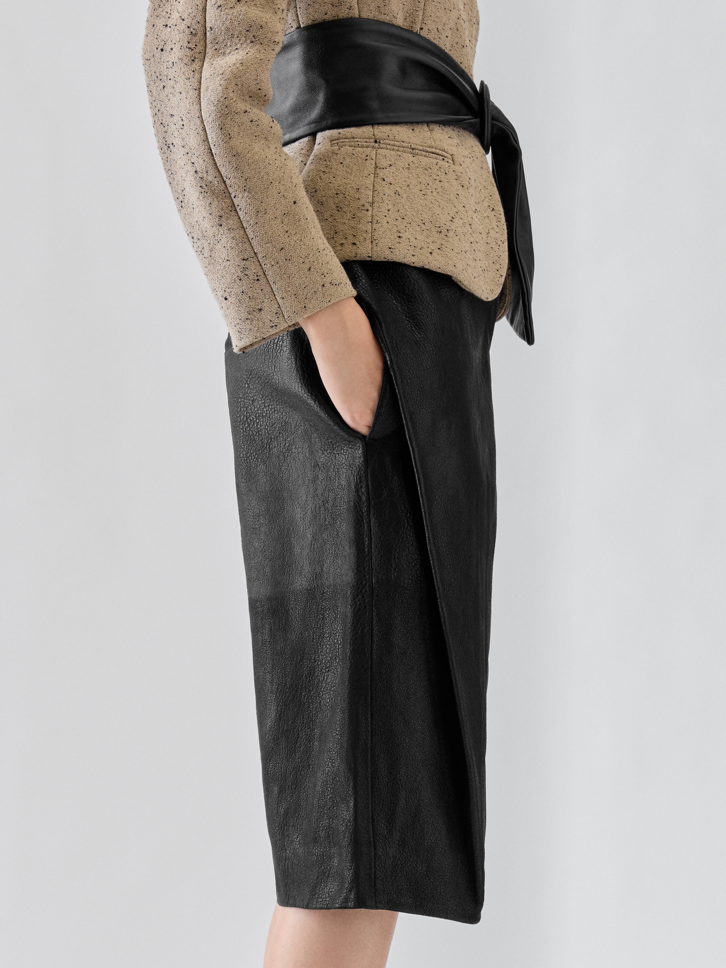 LE SHORT CUBISTO CUIR