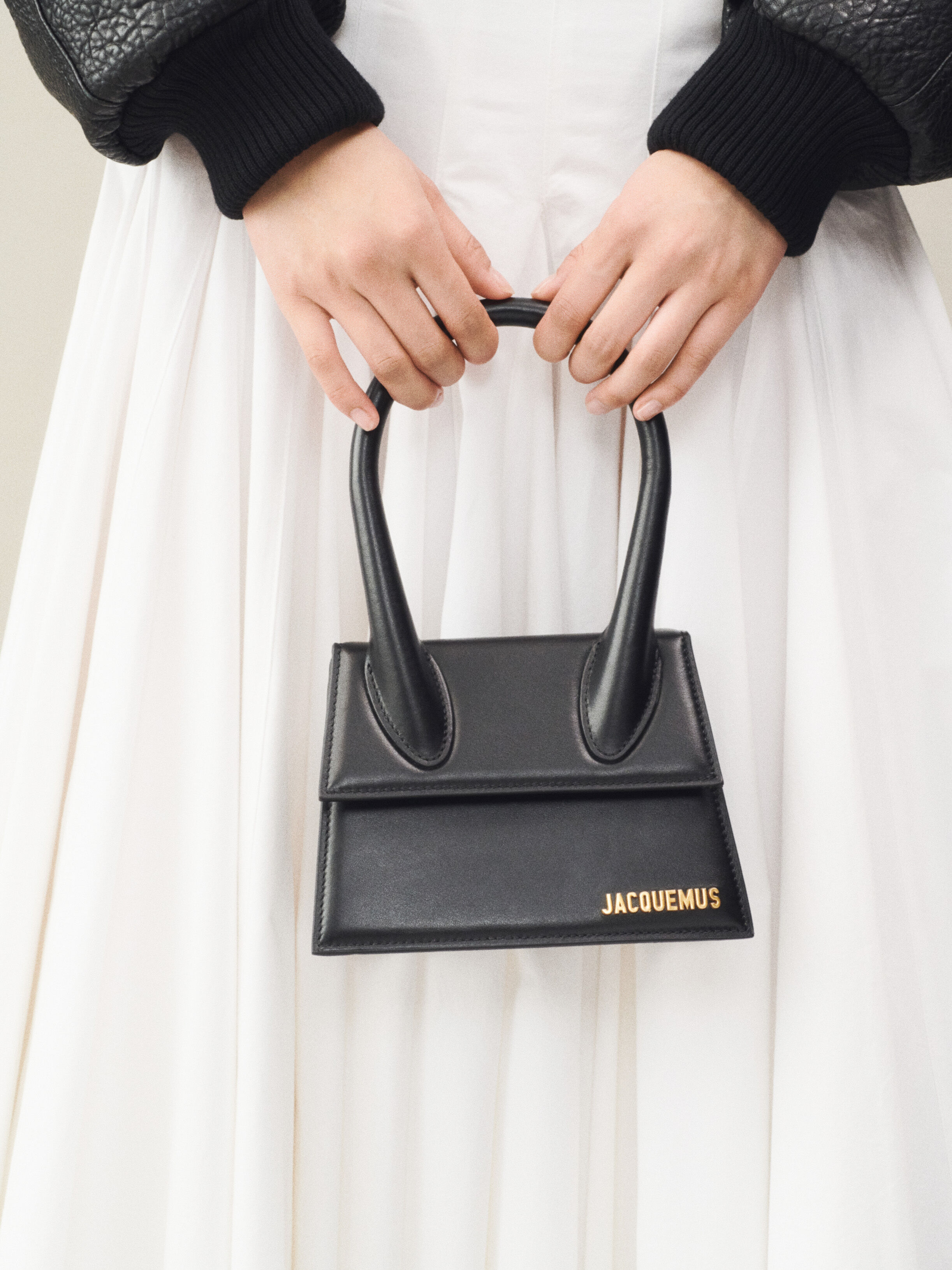 The medium Chiquito by JACQUEMUS | Official website