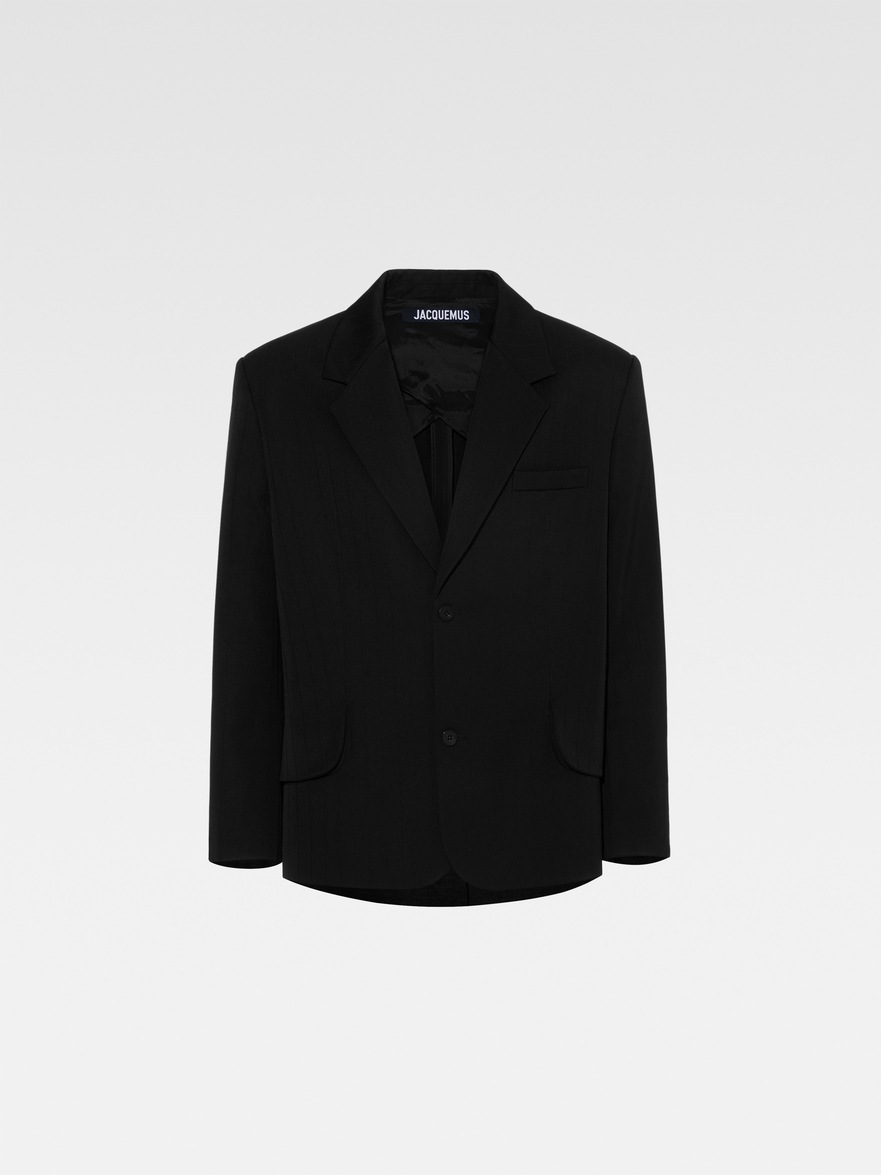 LA VESTE TITOLO