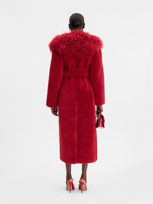 El abrigo largo Pilou