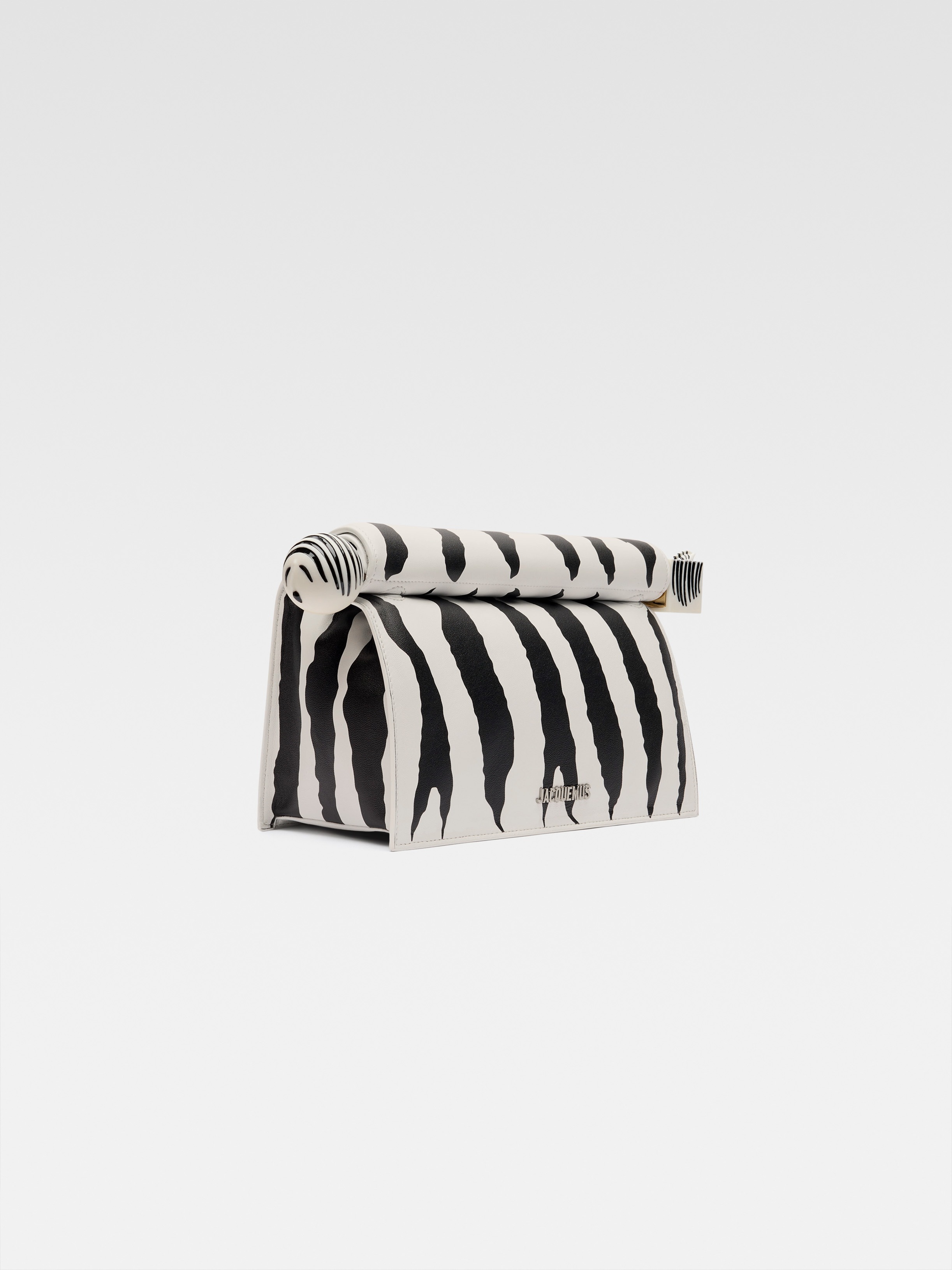 LA POCHETTE ROND CARRE