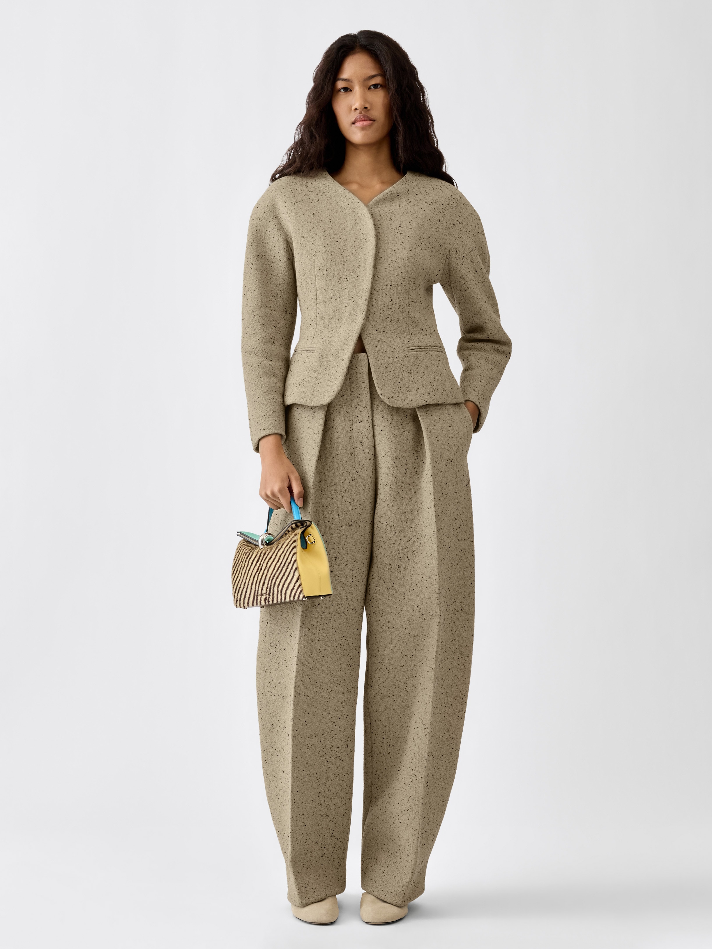 LA PETITE VESTE OVALO