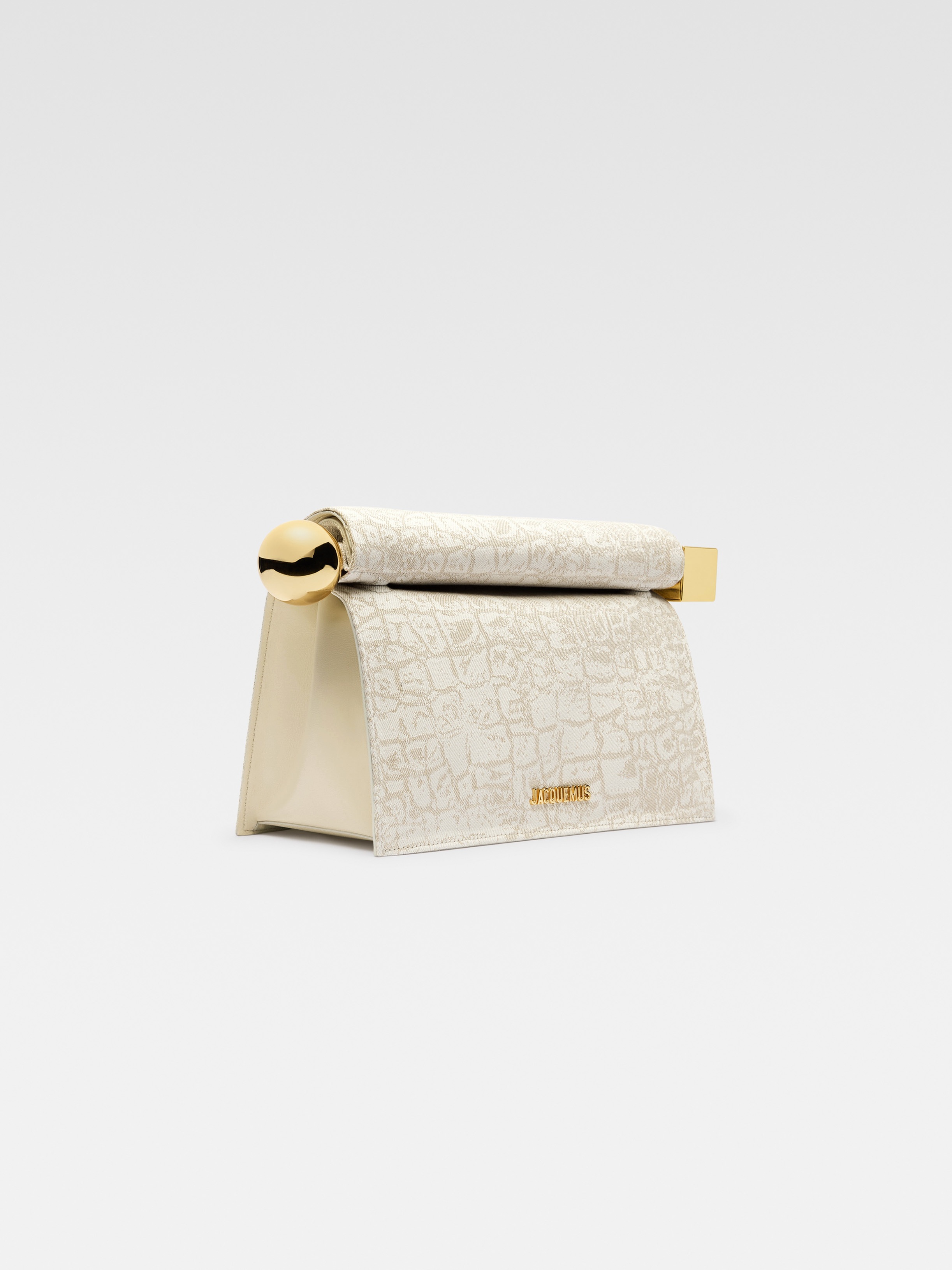 LA POCHETTE ROND CARRE