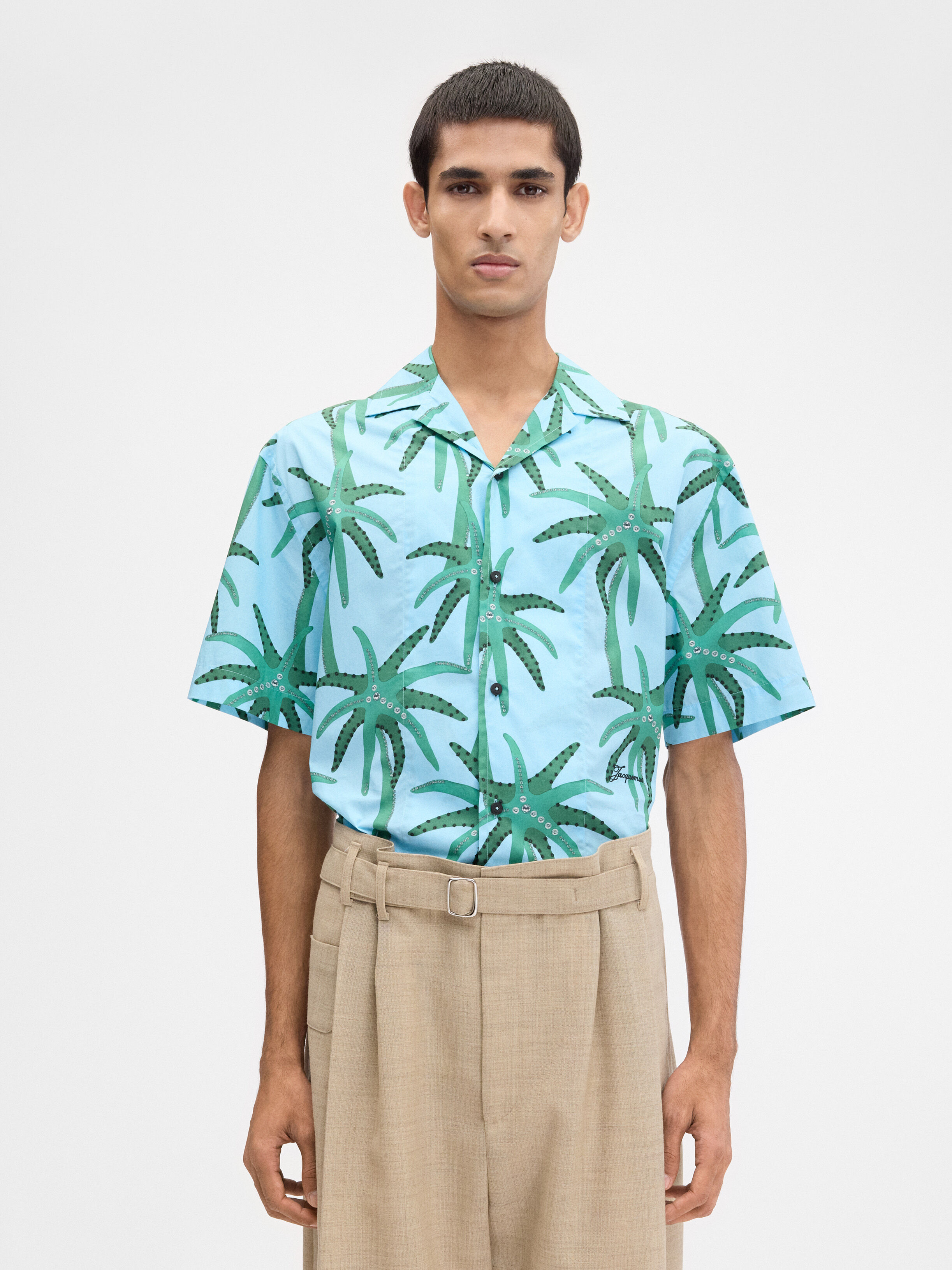 The Jean shirt by JACQUEMUS | Official website The Jean shirt by JACQUEMUS | Official website