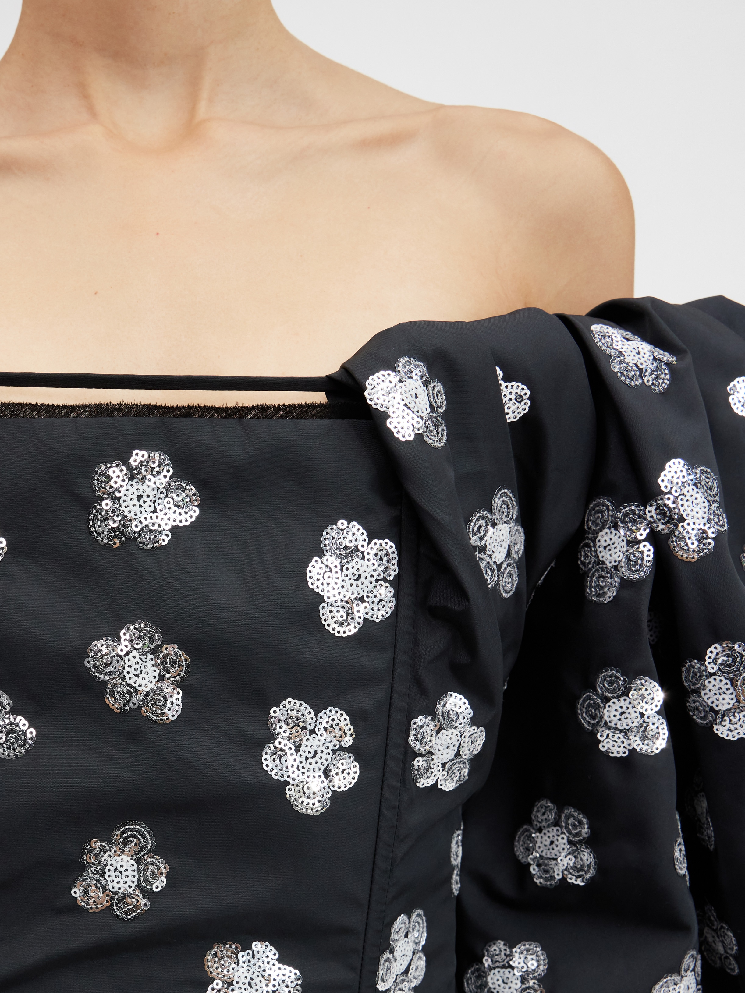 LA ROBE TAFFETAS BROD&Eacute;E