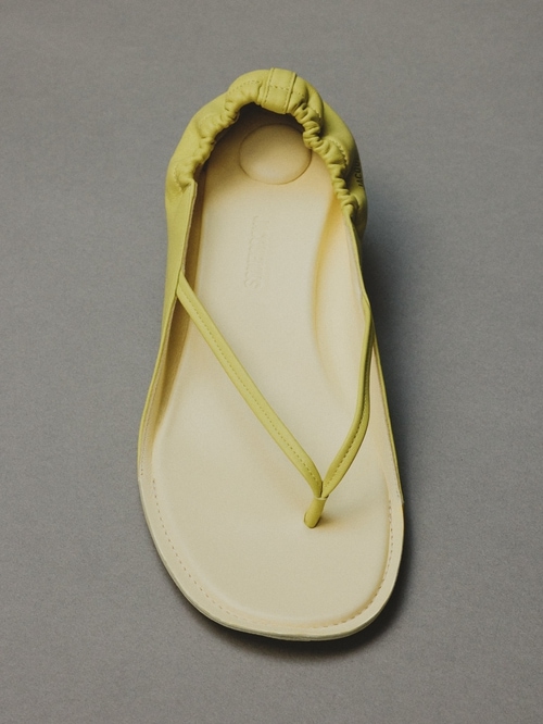 The low sandals
