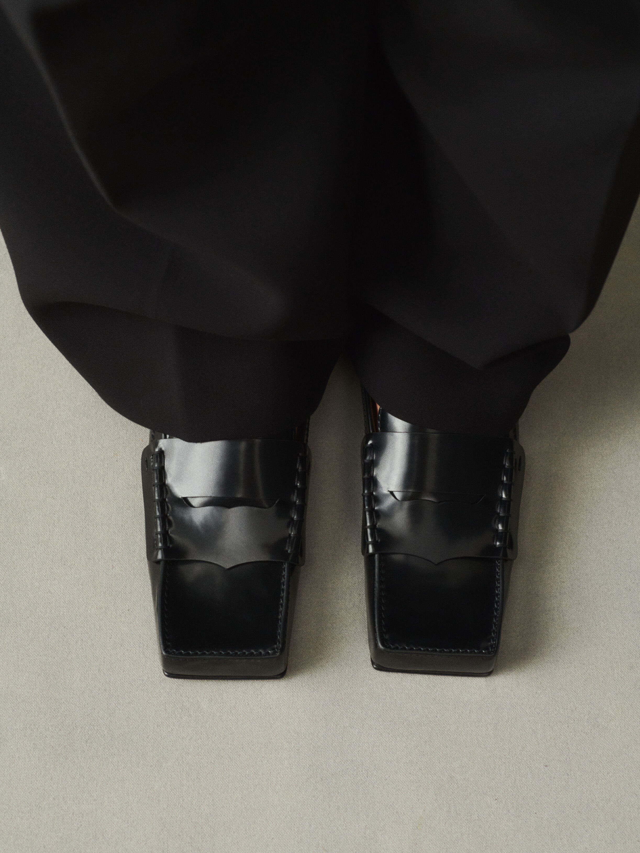 Carré ローファー by JACQUEMUS | Official website