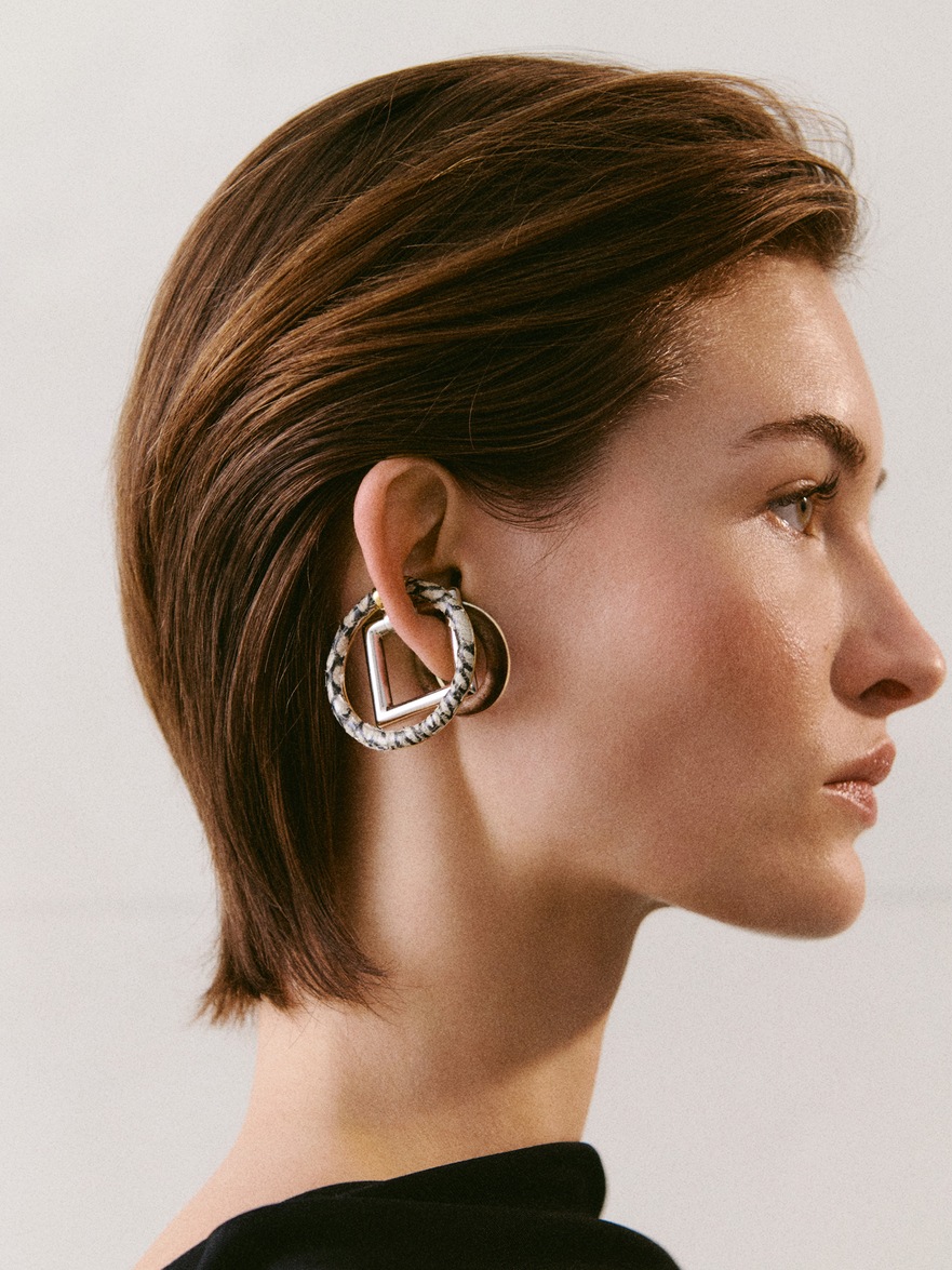 The ear jewelry by JACQUEMUS | Official website