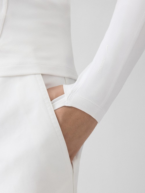 モックネックのトップスJacquemus + Nike