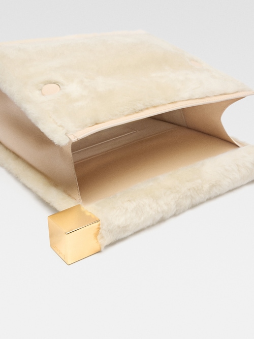 Die Rond Carr&eacute; Clutch