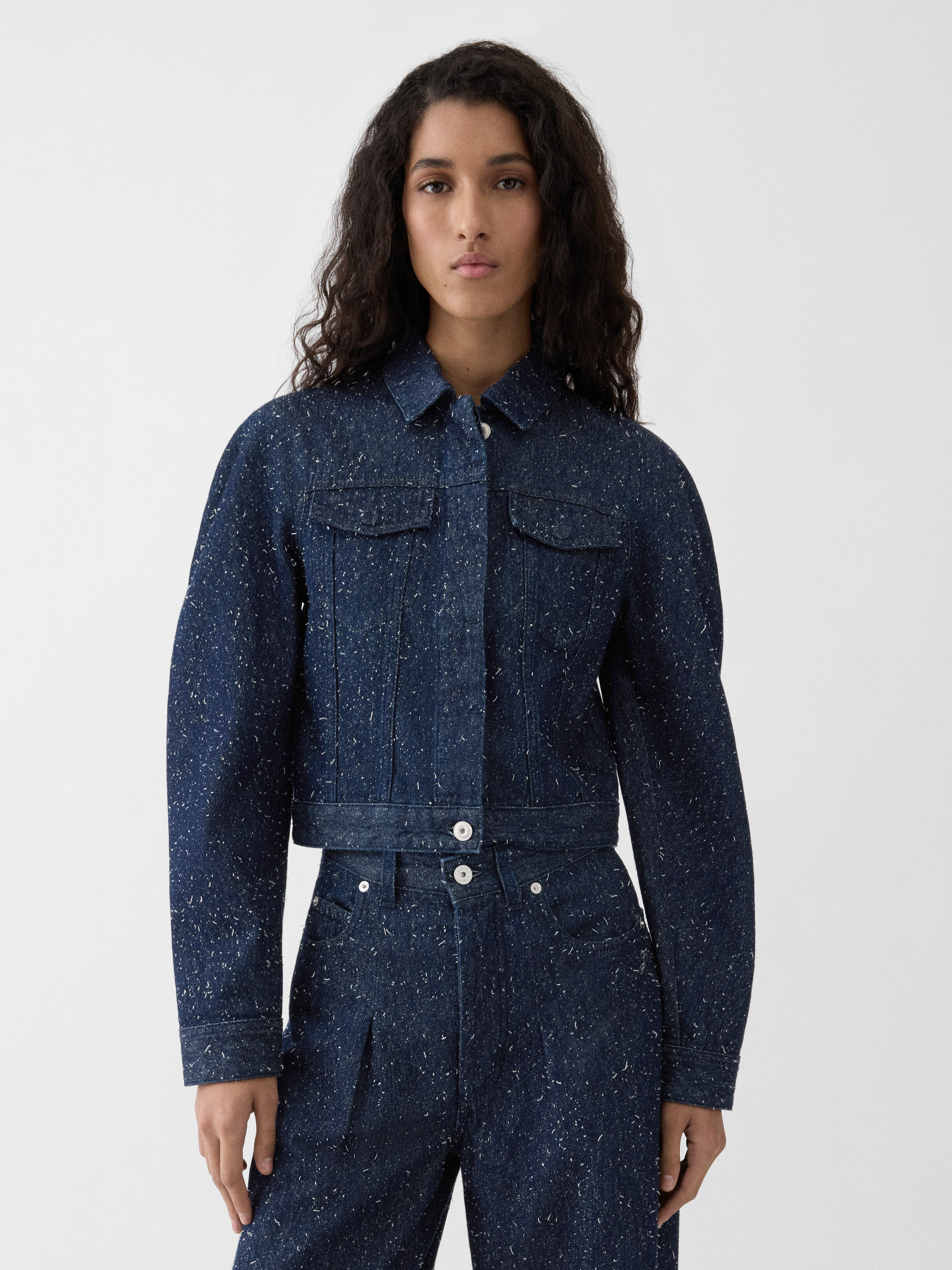The Ovalo de-Nîmes denim jacket by JACQUEMUS | Official website
