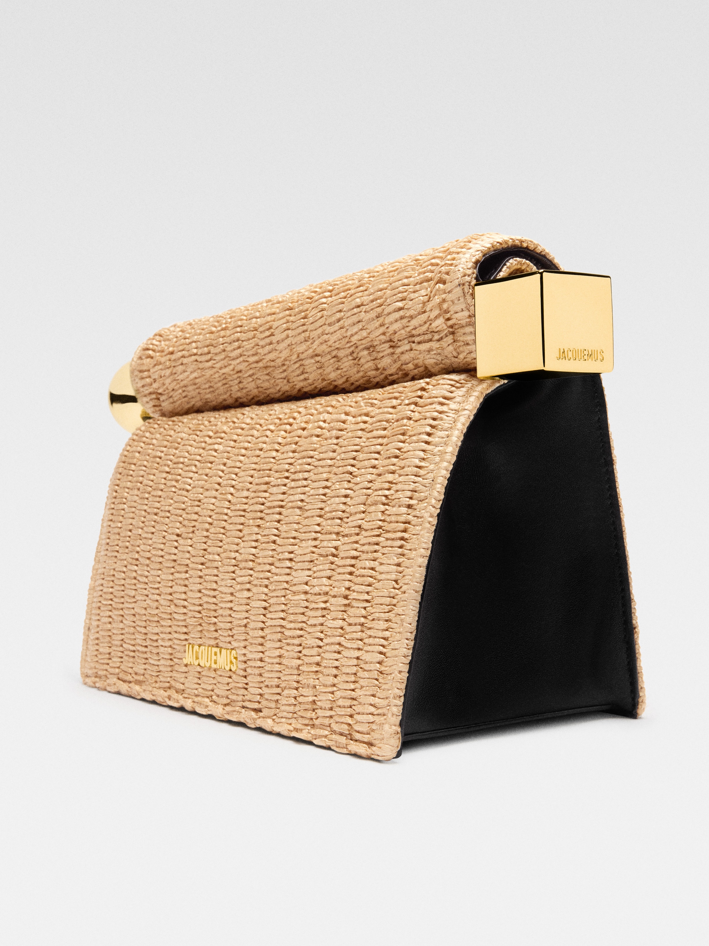 LA POCHETTE ROND CARRE