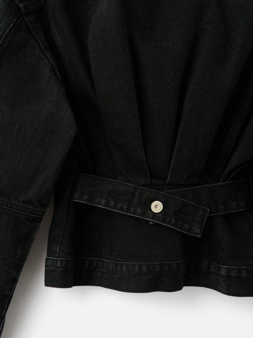 La chaqueta de denim de-N&icirc;mes