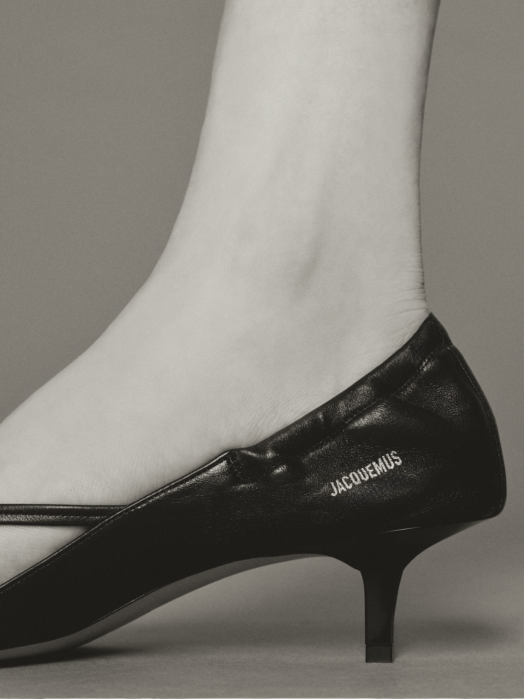 LES SANDALES NU-PIEDS B