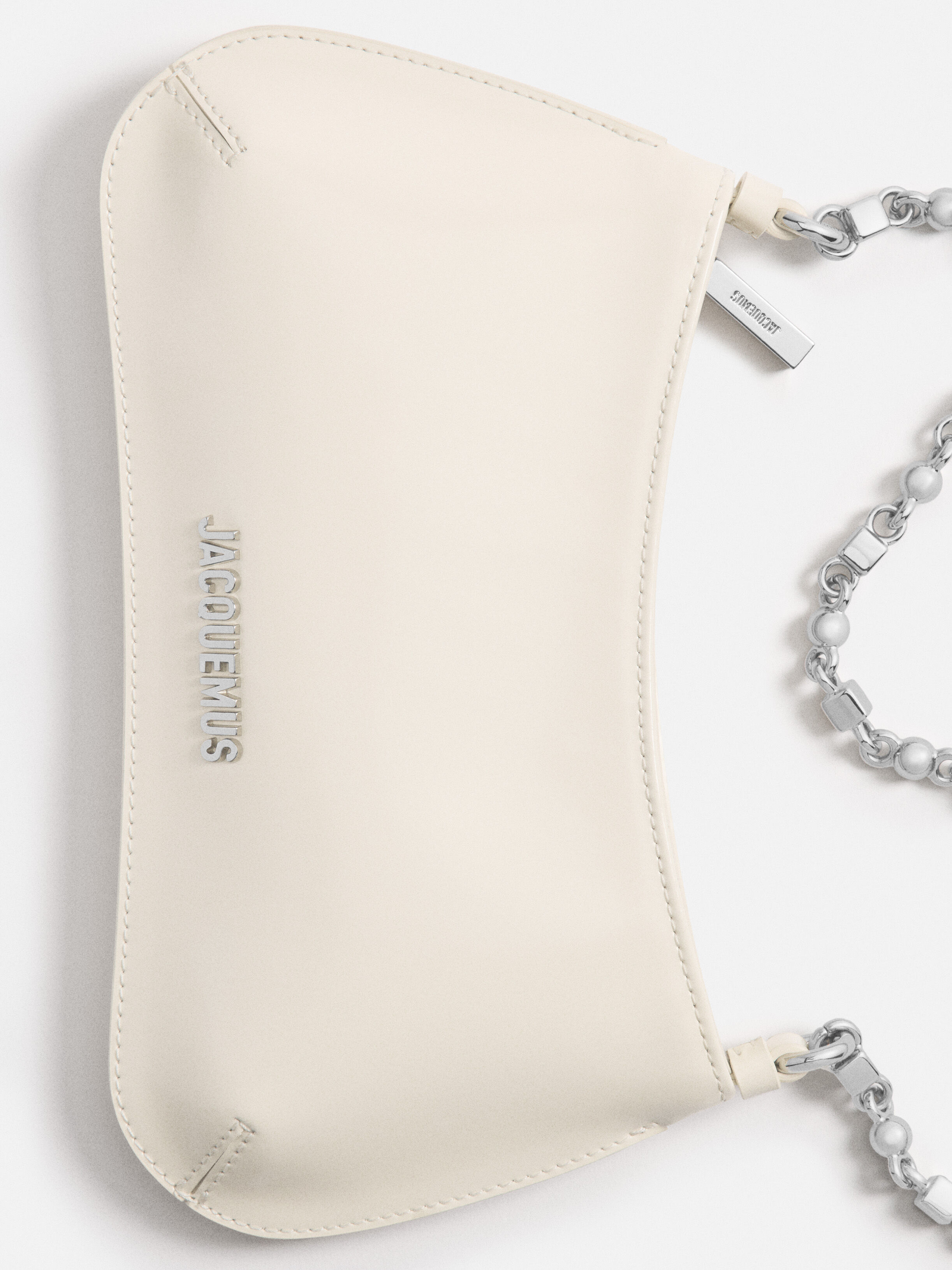 The small Bisou Chaine by JACQUEMUS | Official website The small Bisou Chaine by JACQUEMUS | Official website