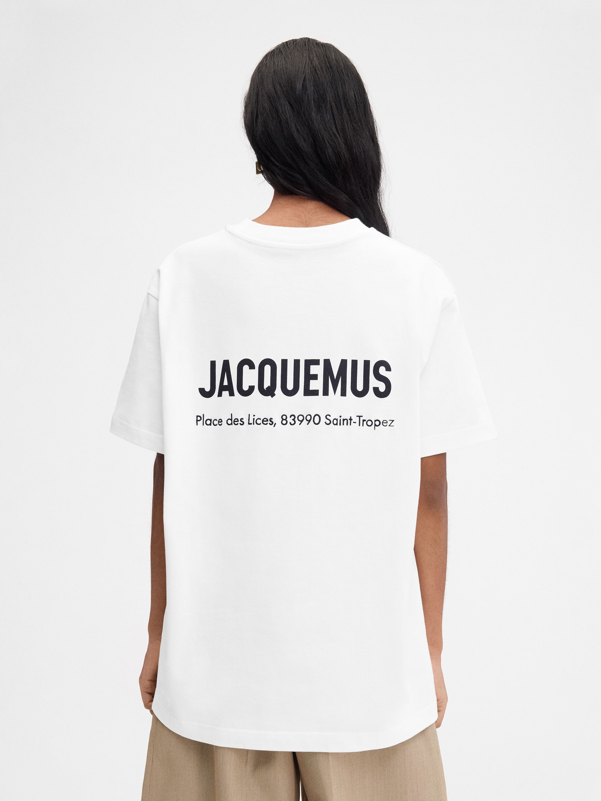 The Saint Tropez Place des Lices address t-shirt by JACQUEMUS