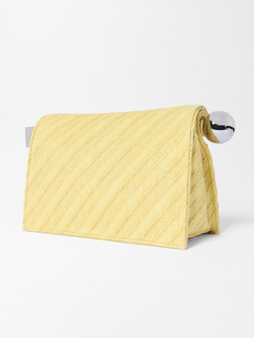 A clutch Rond Carr&eacute;