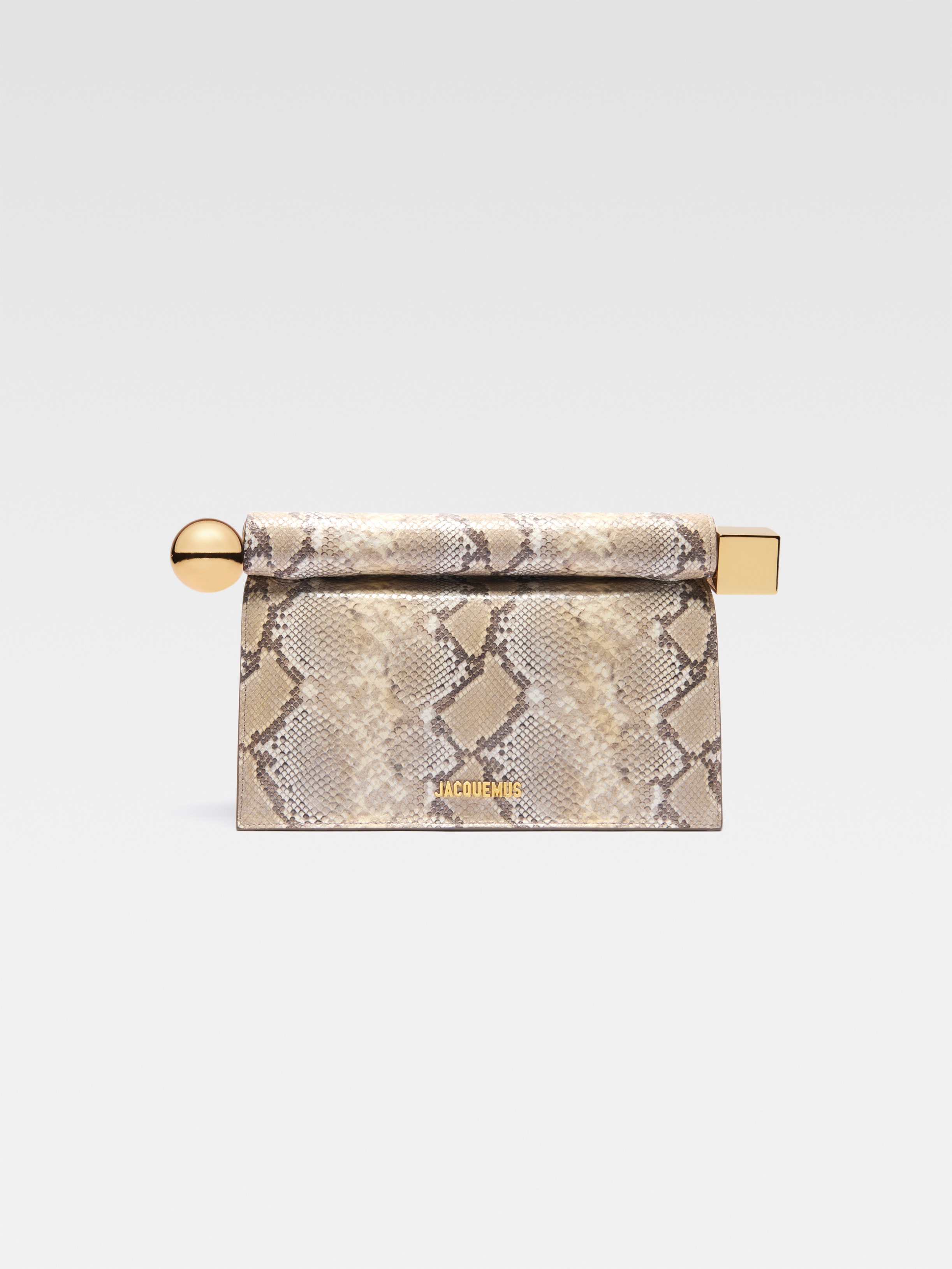 LA POCHETTE ROND CARRE