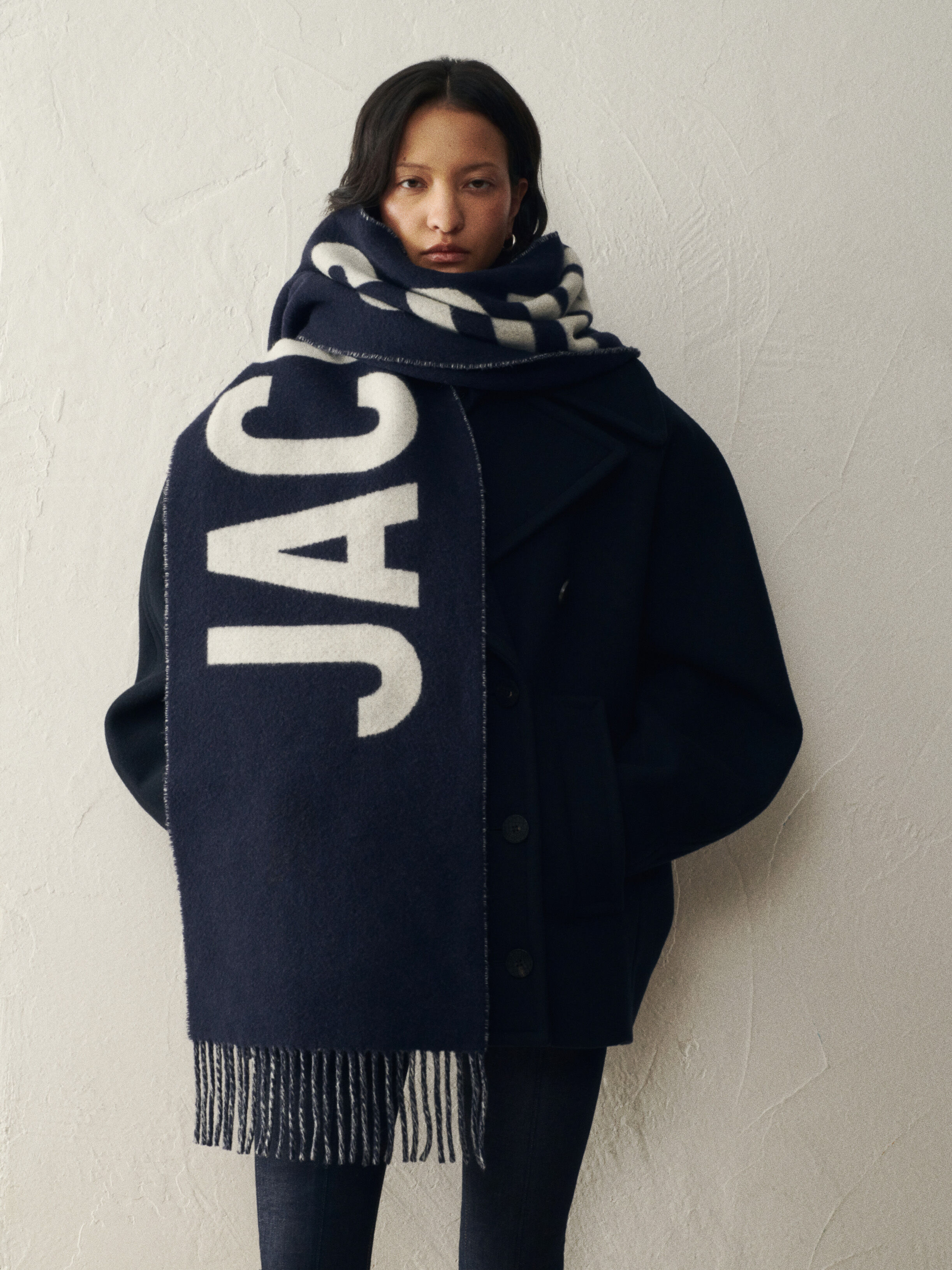 The Jacquemus scarf by JACQUEMUS | Official website
