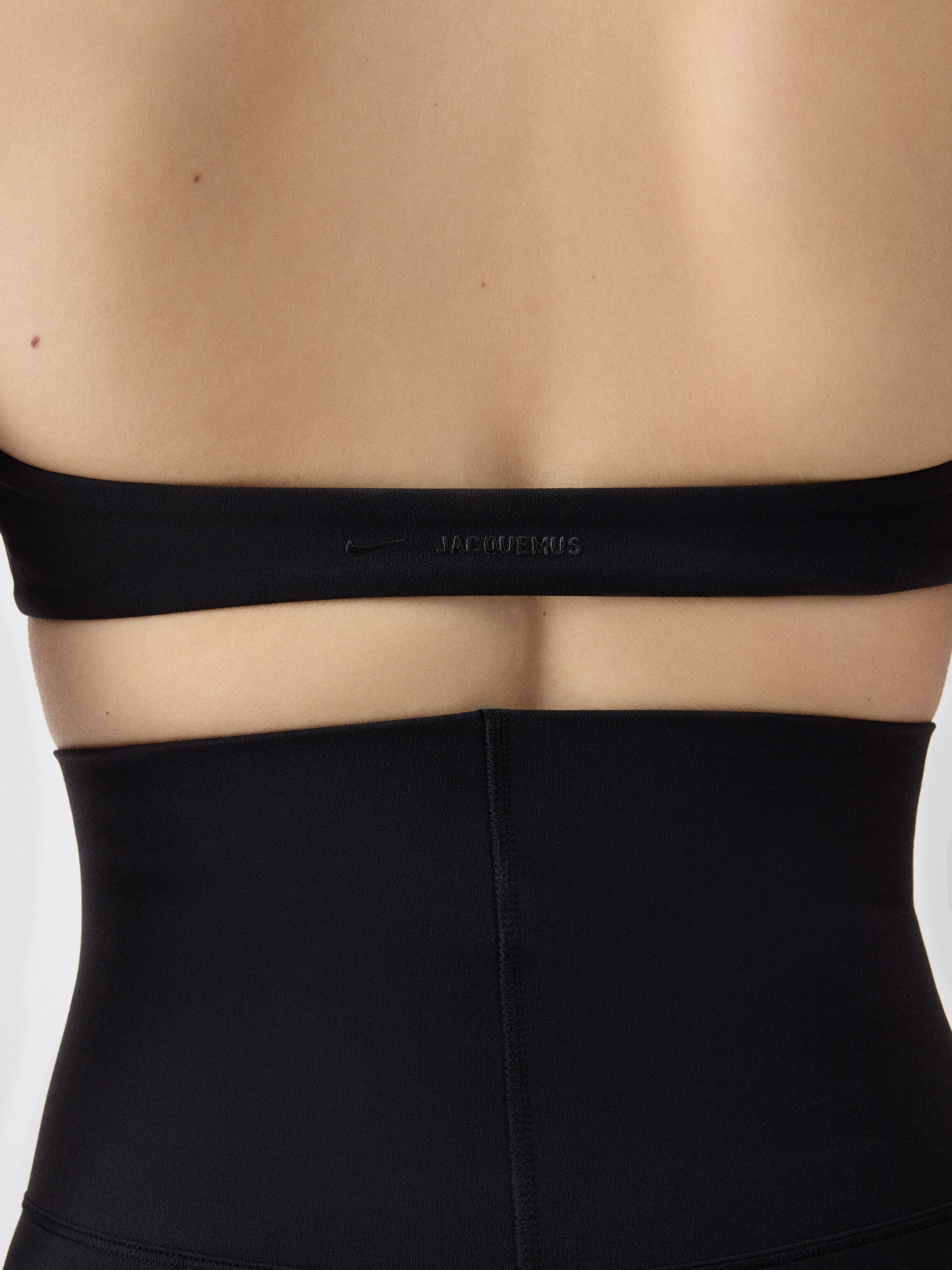 スポーツブラ、Jacquemus + Nike by JACQUEMUS | Official website