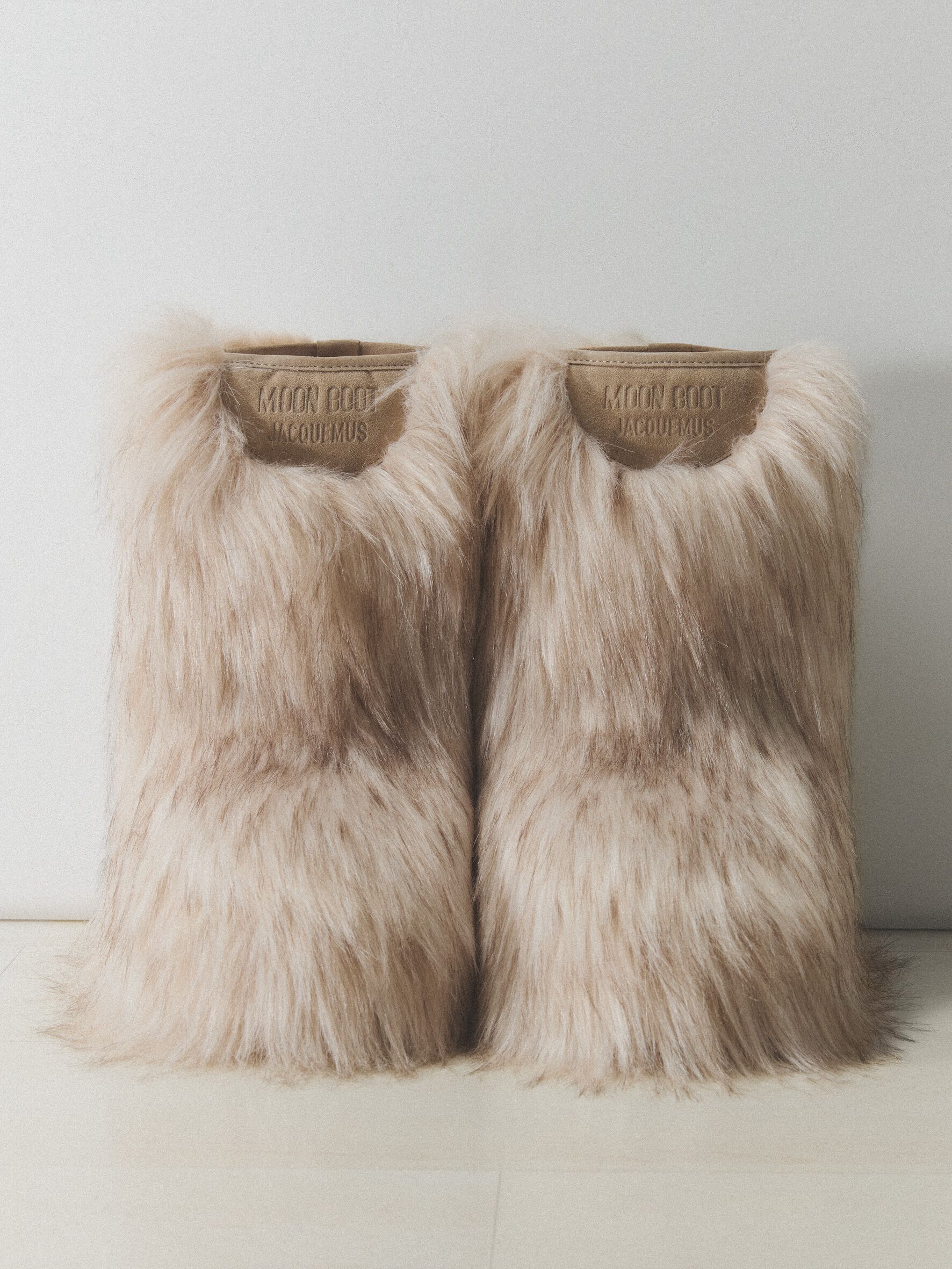 The Jacquemus Mid Yeti Moon Boot by JACQUEMUS | Official website