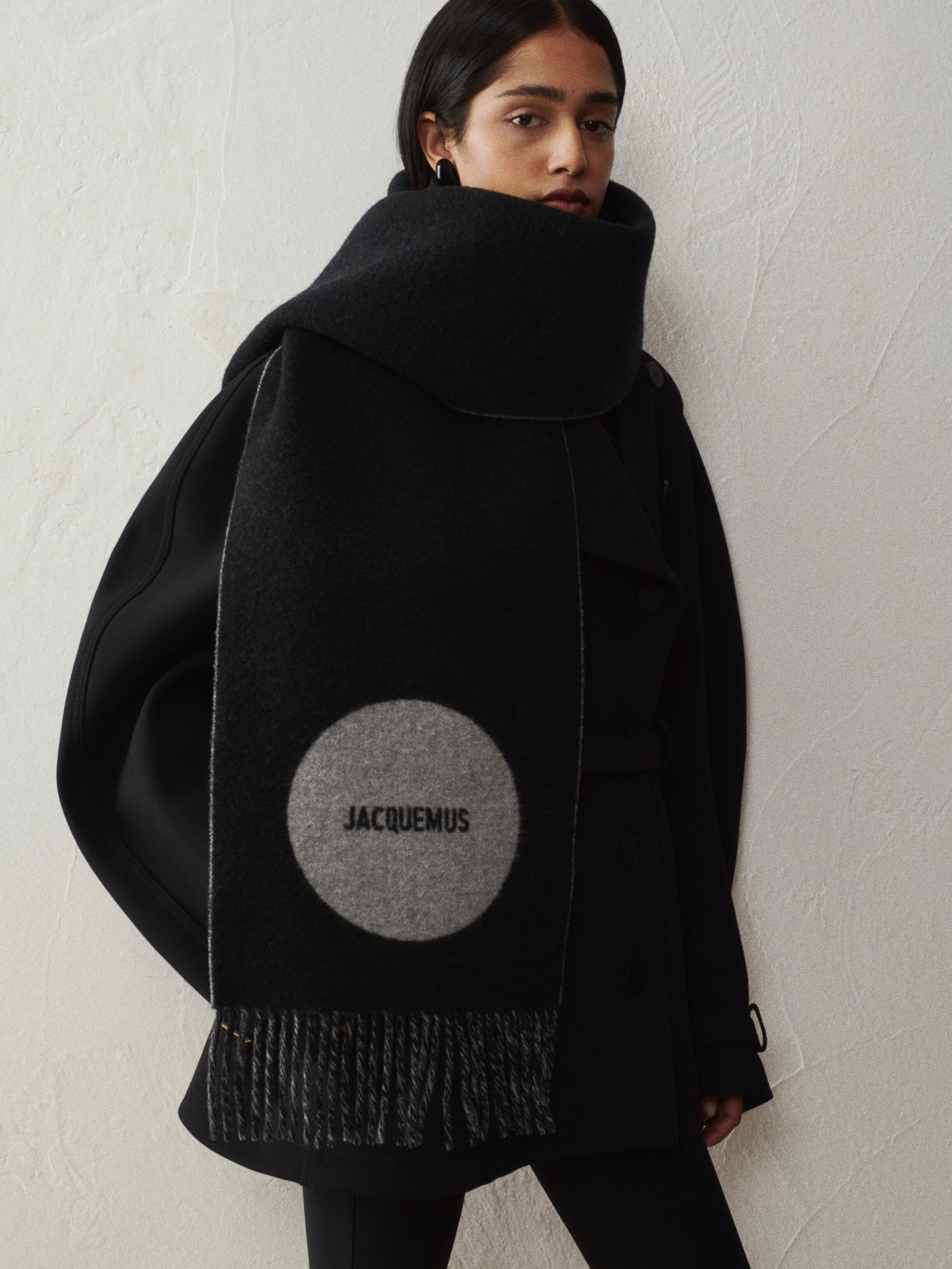 The Rond Carré scarf by JACQUEMUS | Official website