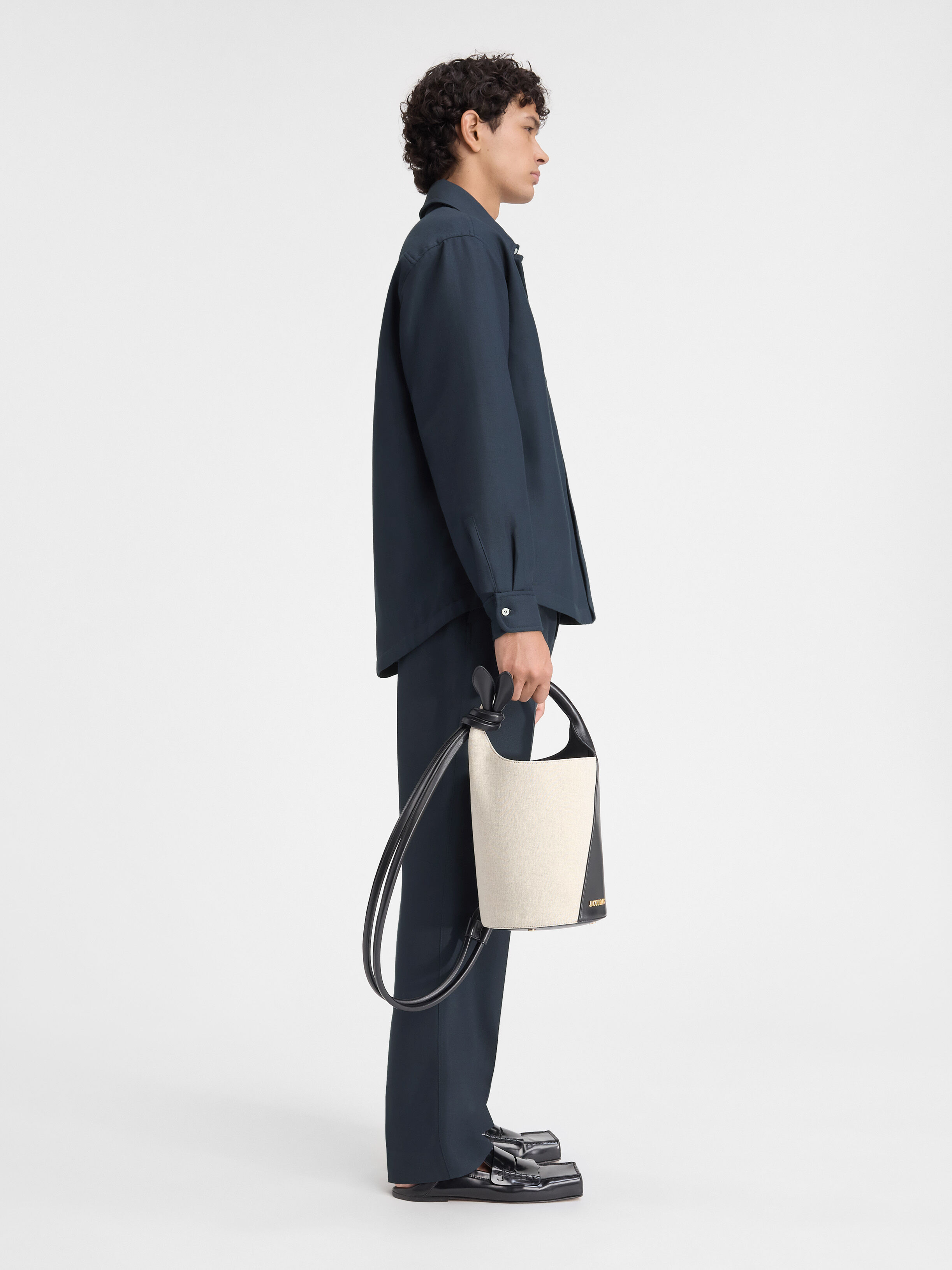 The Boulanger shirt by JACQUEMUS | Official website The Boulanger shirt by JACQUEMUS | Official website