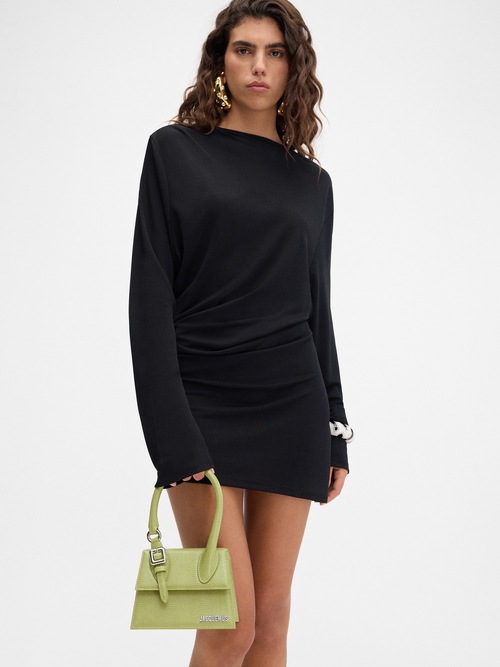 버클 디테일의 미디엄 치키토