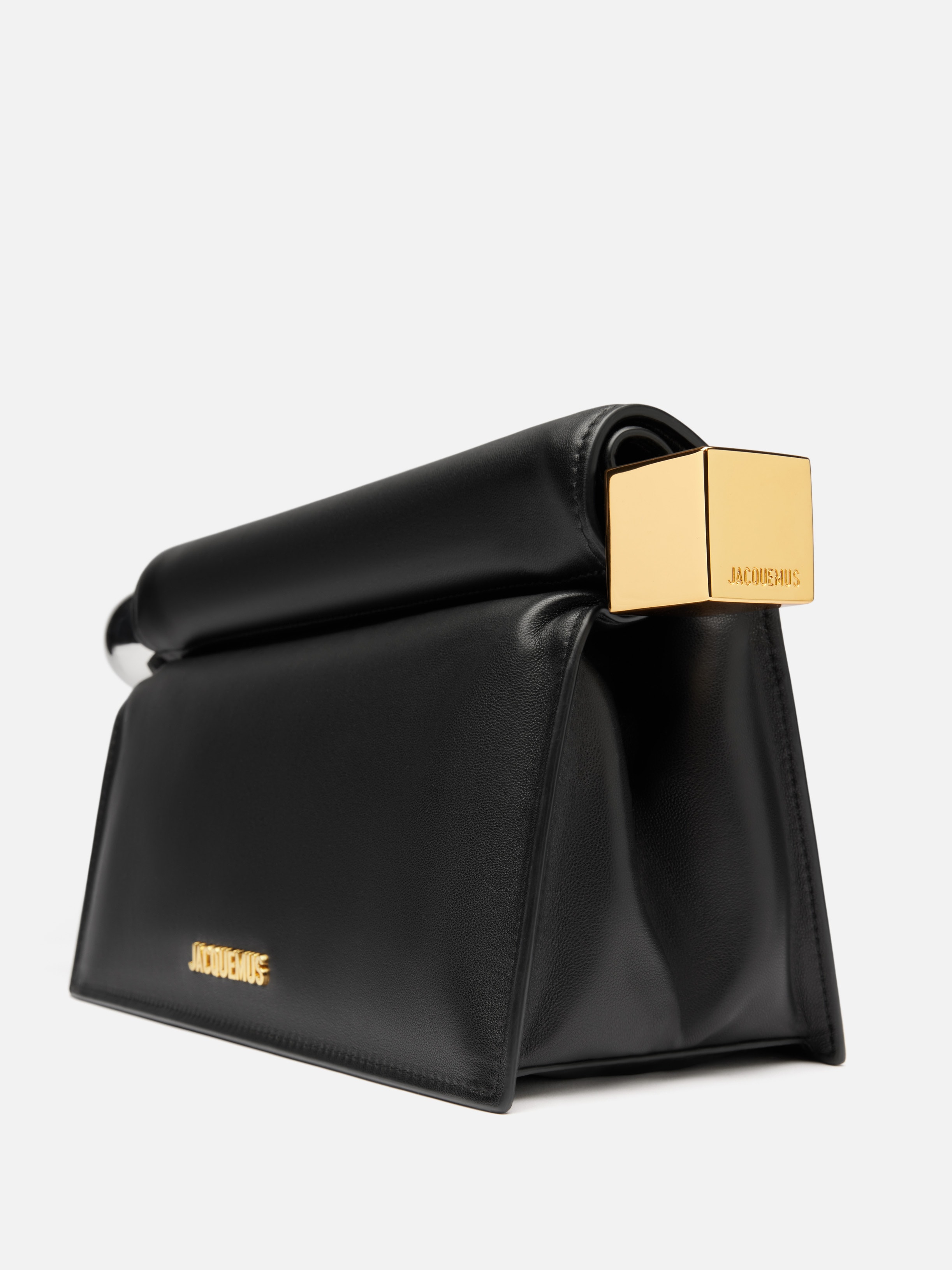 LA POCHETTE ROND CARRE