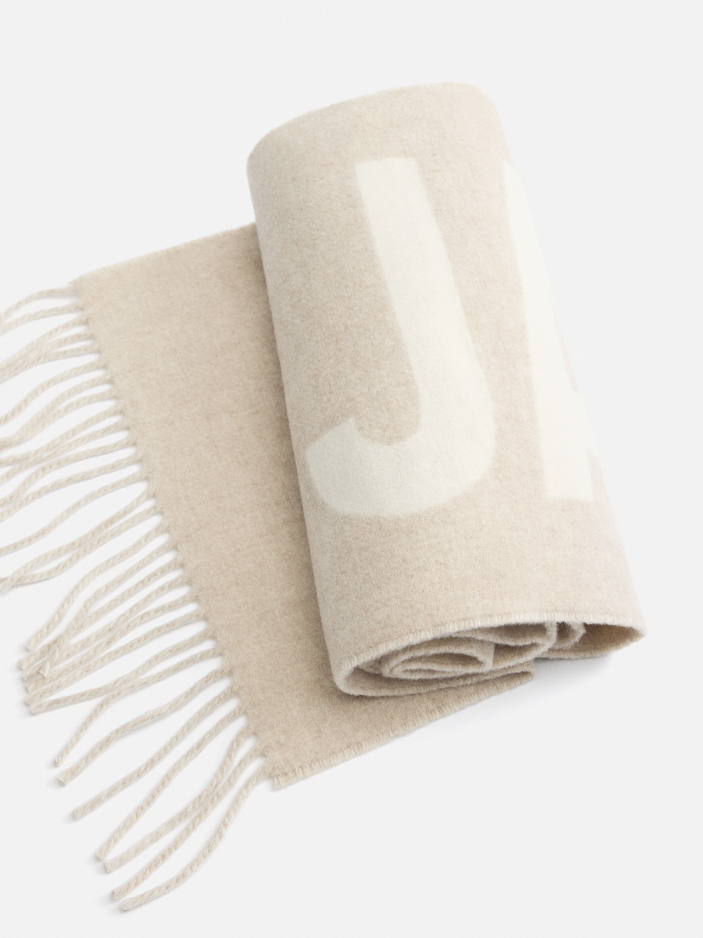 The Jacquemus scarf by JACQUEMUS | Official website