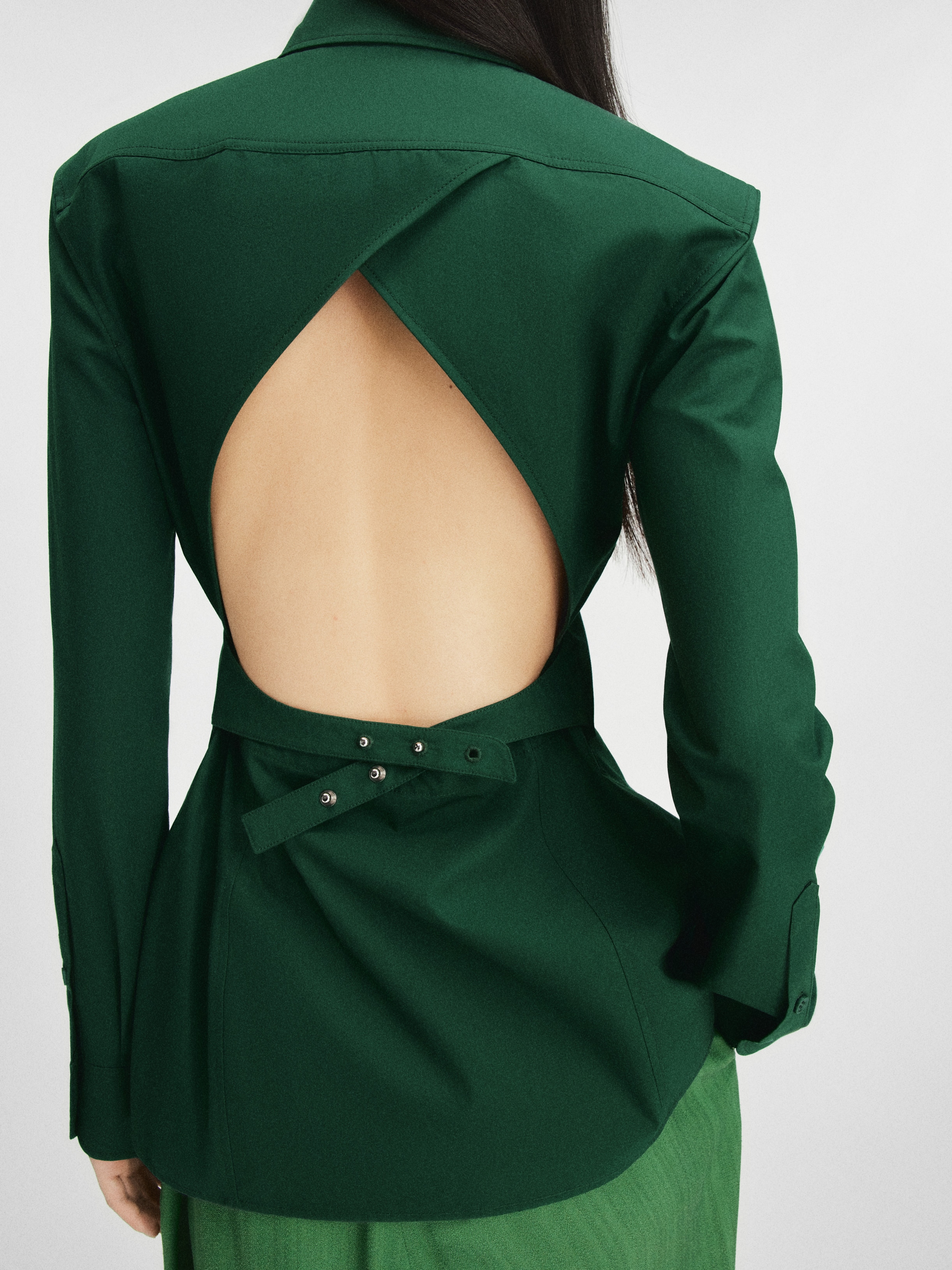 LA CHEMISE DE COSTUME