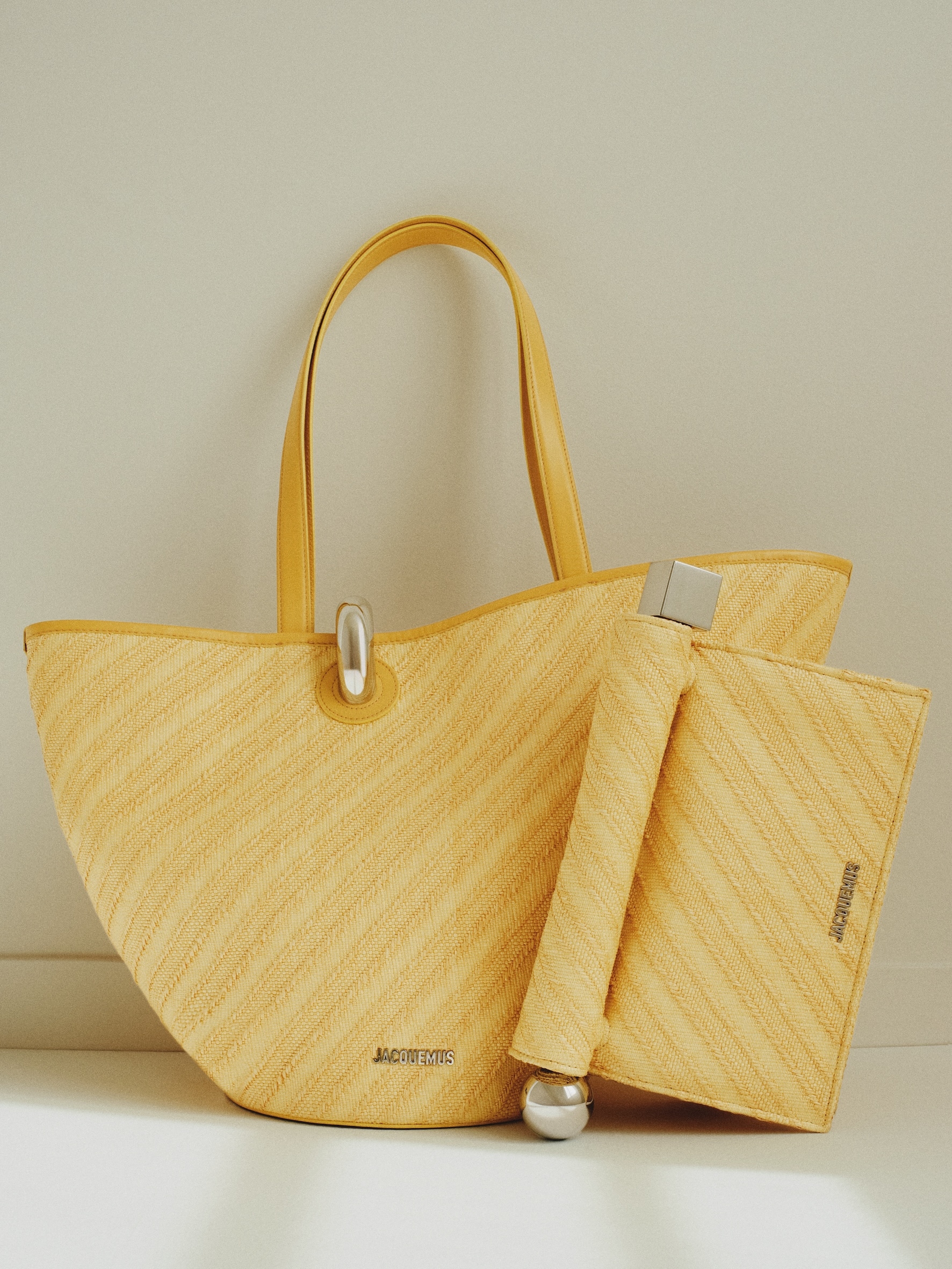 LA POCHETTE ROND CARRE