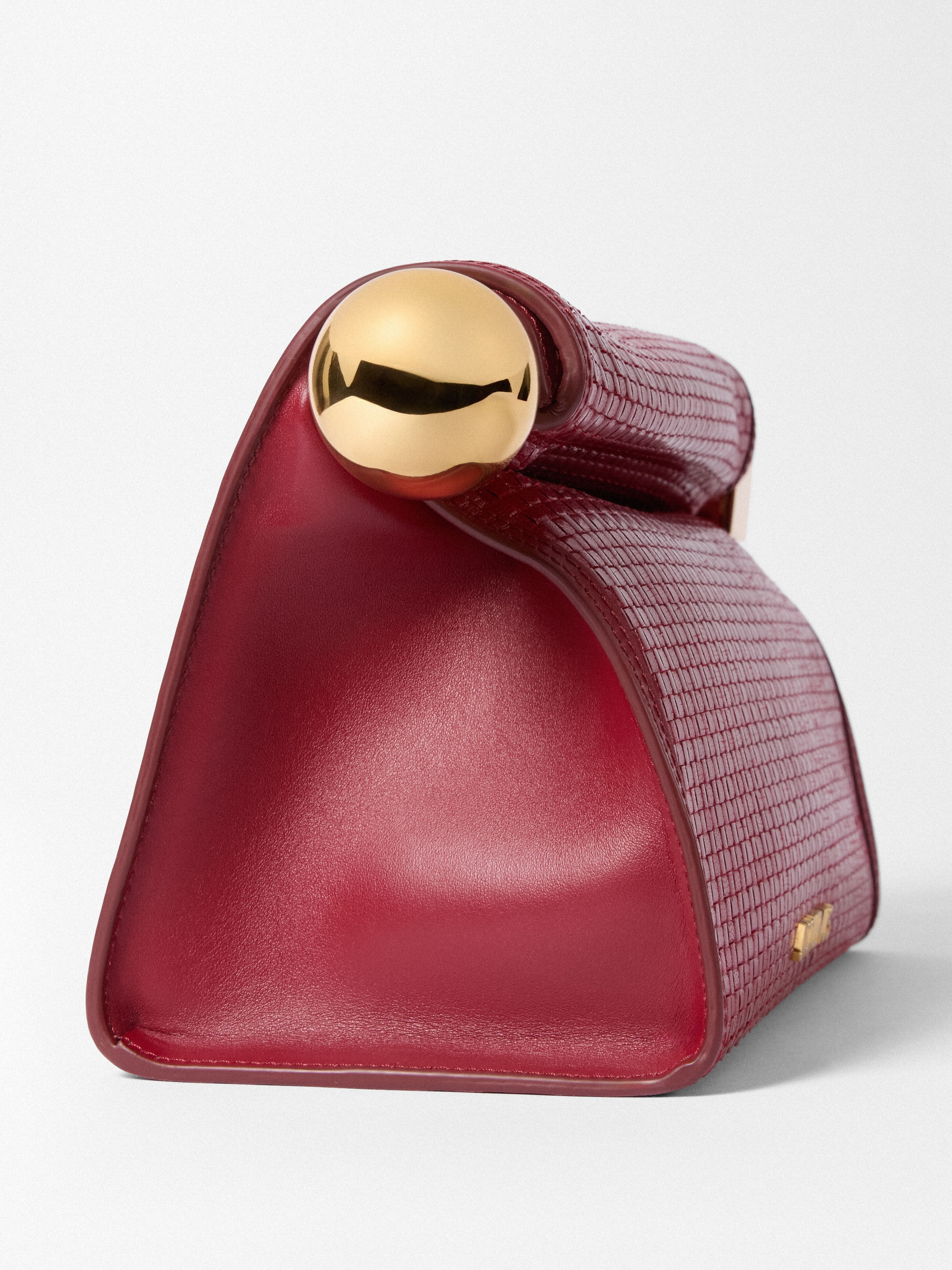 LA POCHETTE ROND CARRE