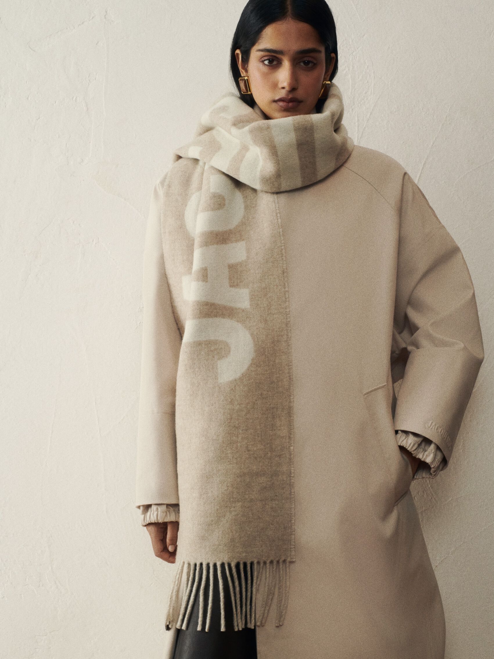 The Jacquemus scarf by JACQUEMUS | Official website