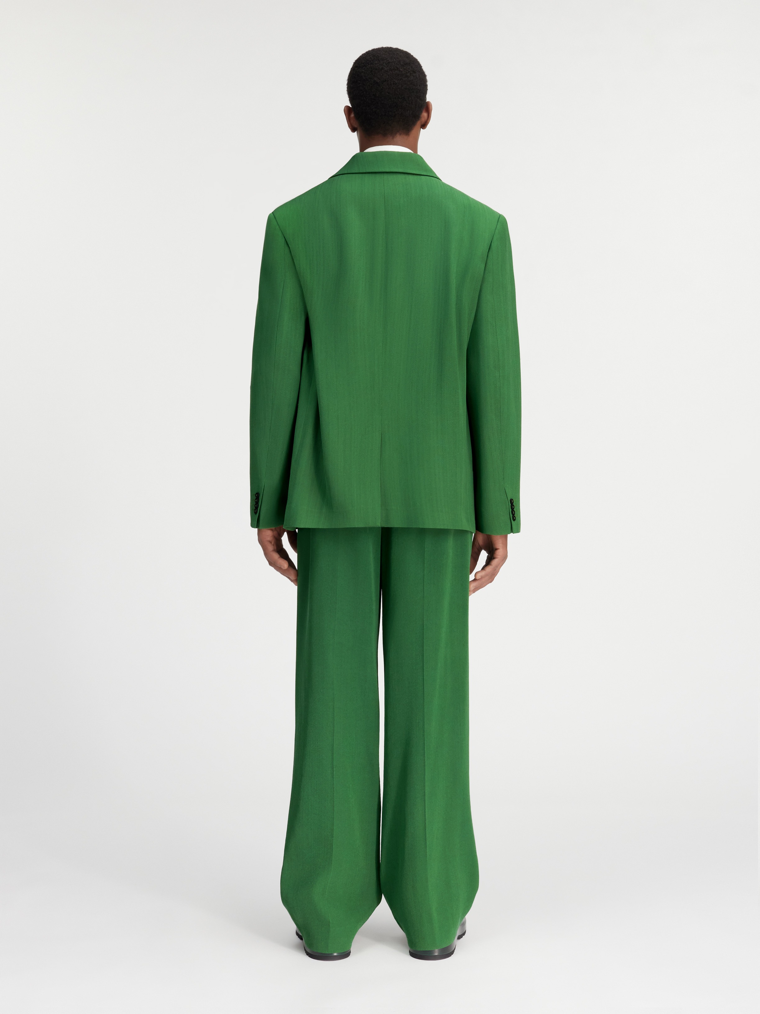 LA VESTE TITOLO