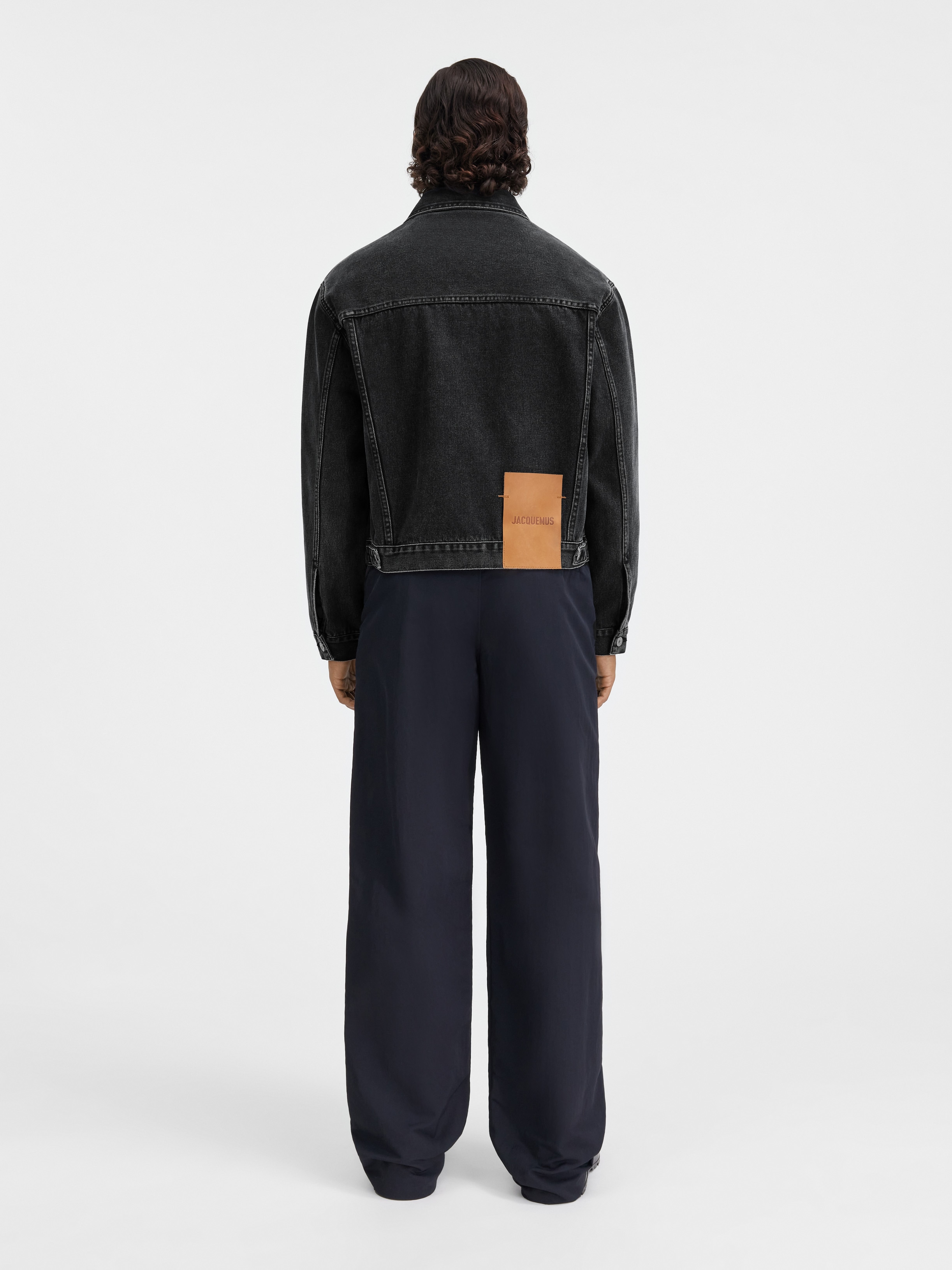 LA VESTE DE-N&Icirc;MES