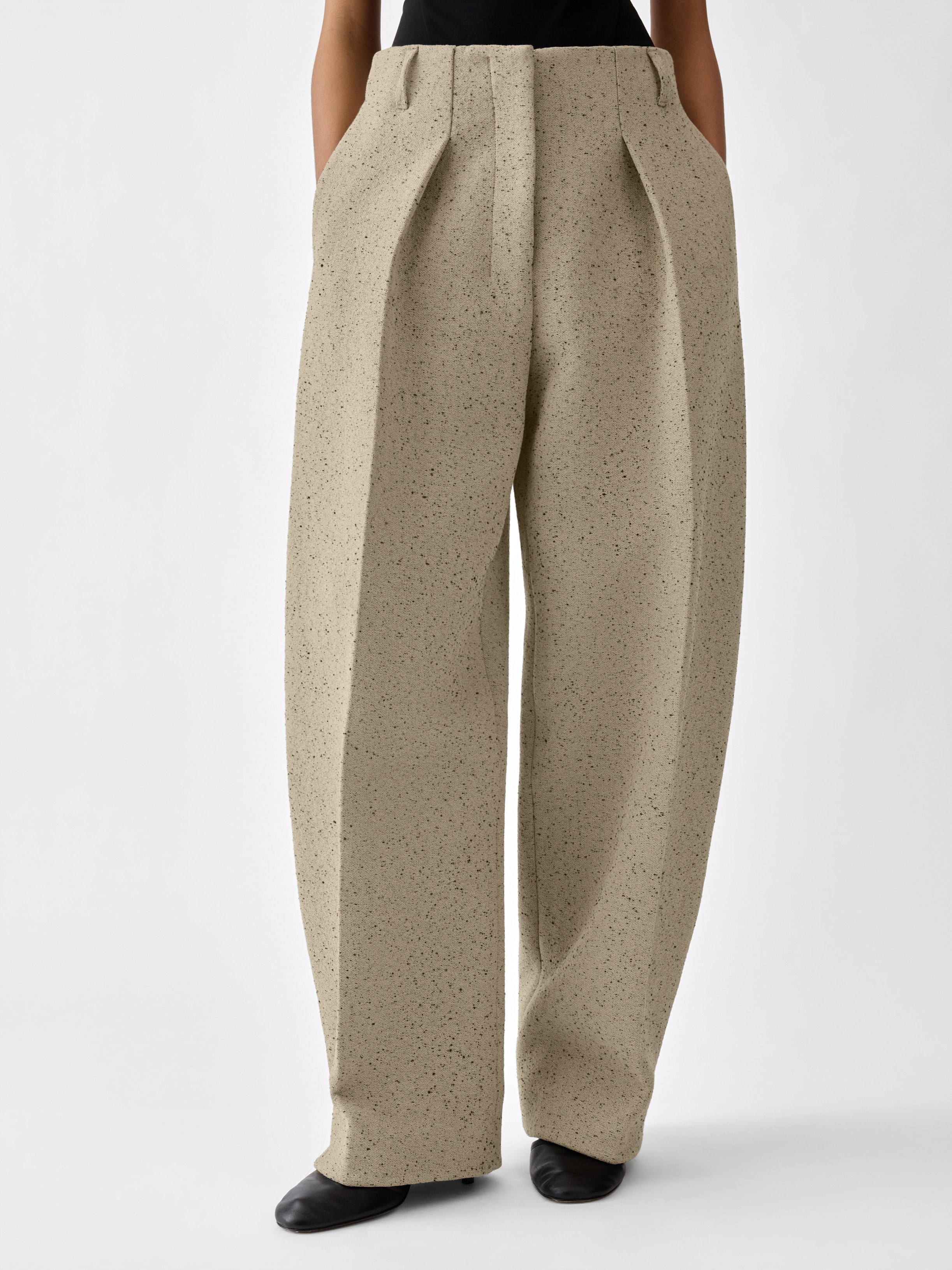 LE PANTALON OVALO