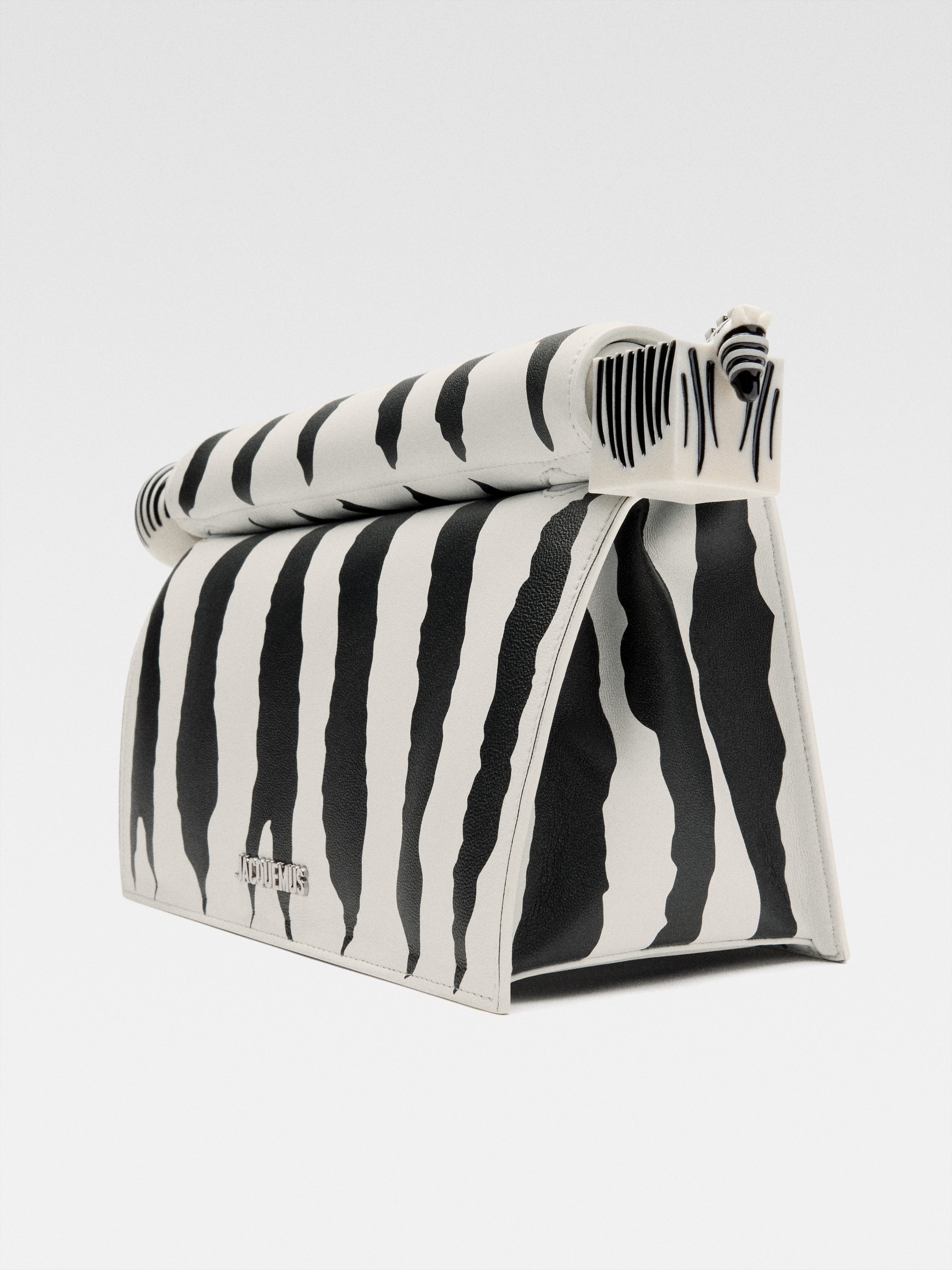 LA POCHETTE ROND CARRE