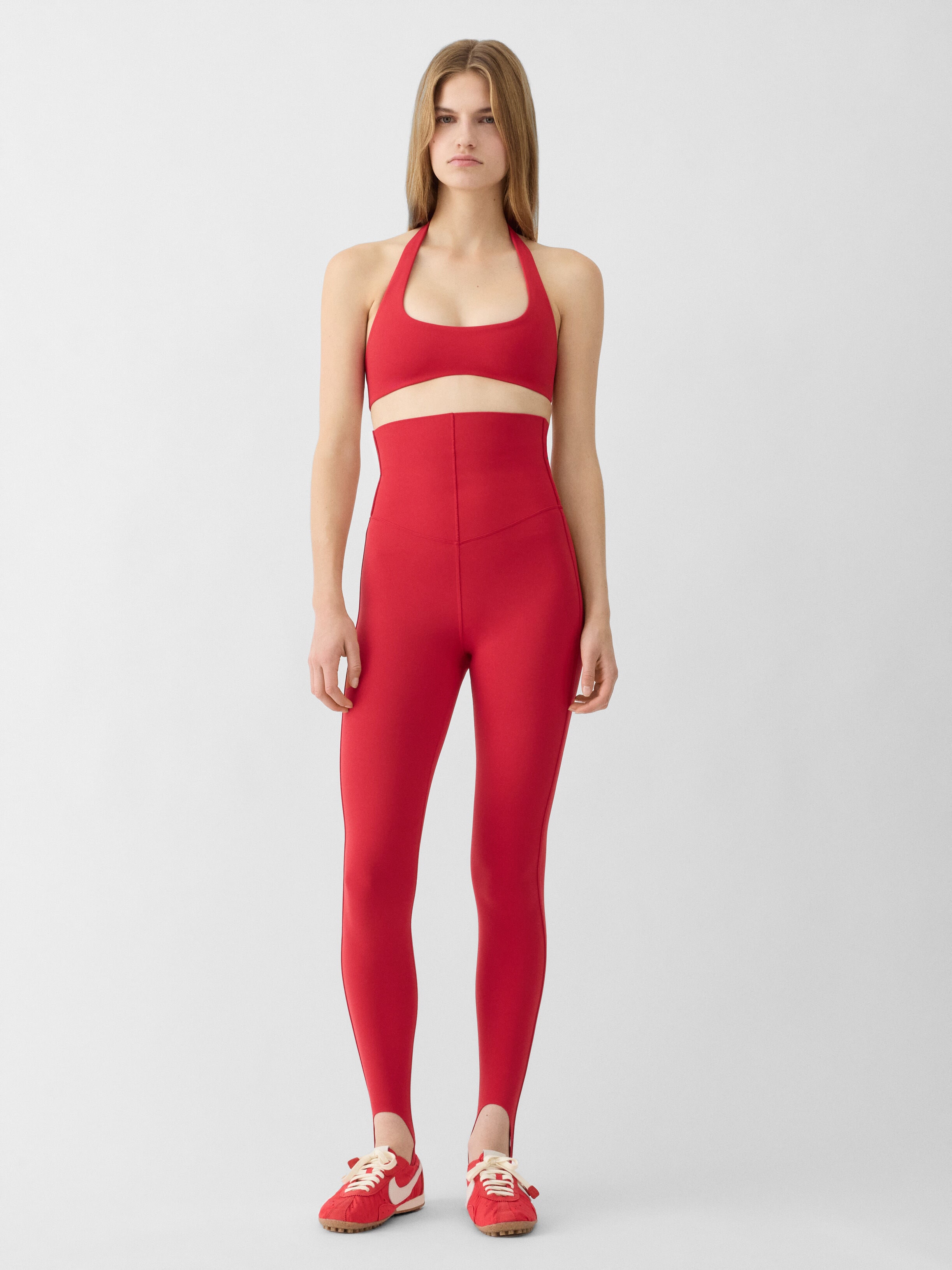 スポーツブラ、Jacquemus + Nike by JACQUEMUS | Official website