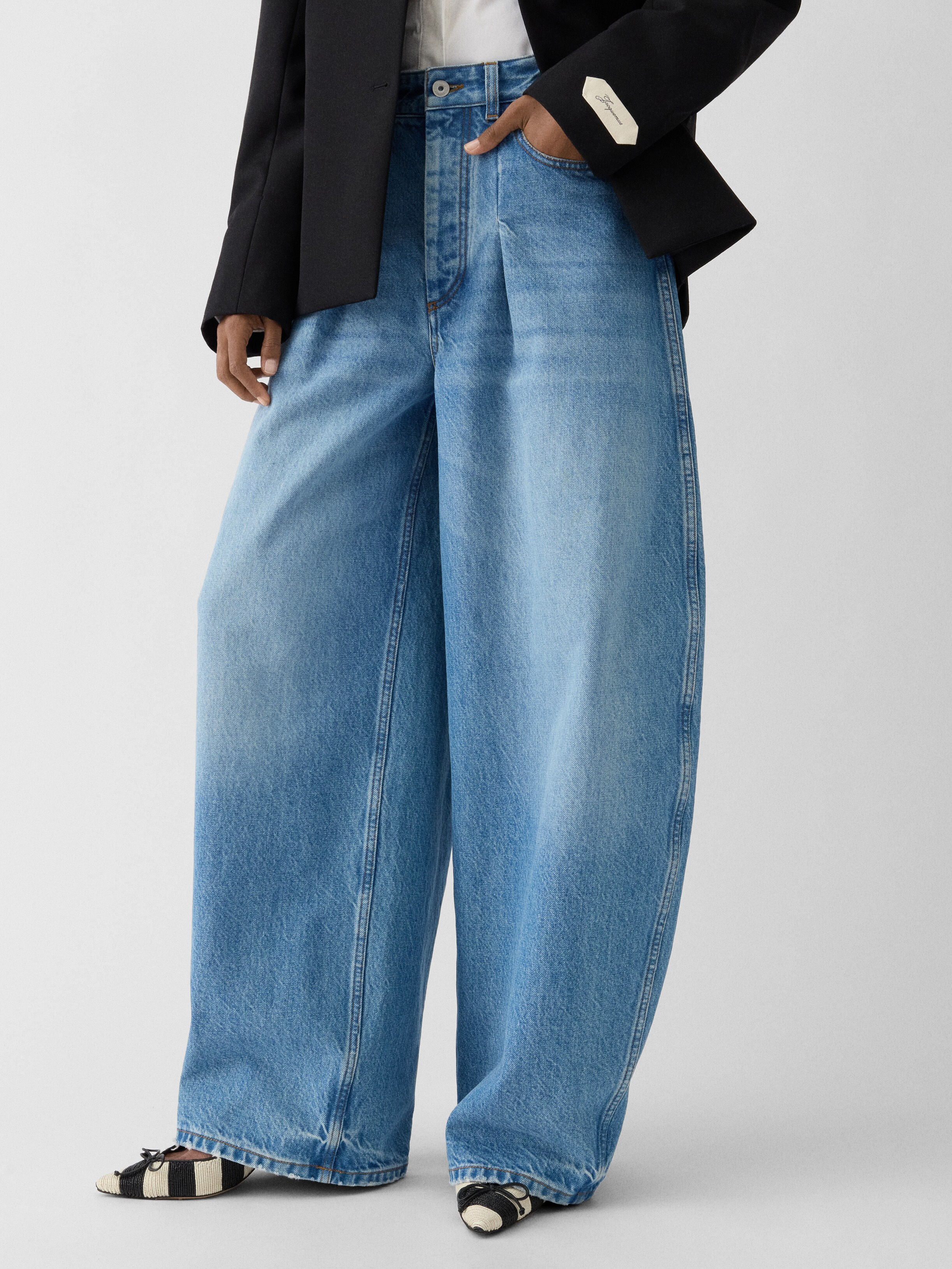 The Ovalo de-Nîmes denim pants by JACQUEMUS | Official website
